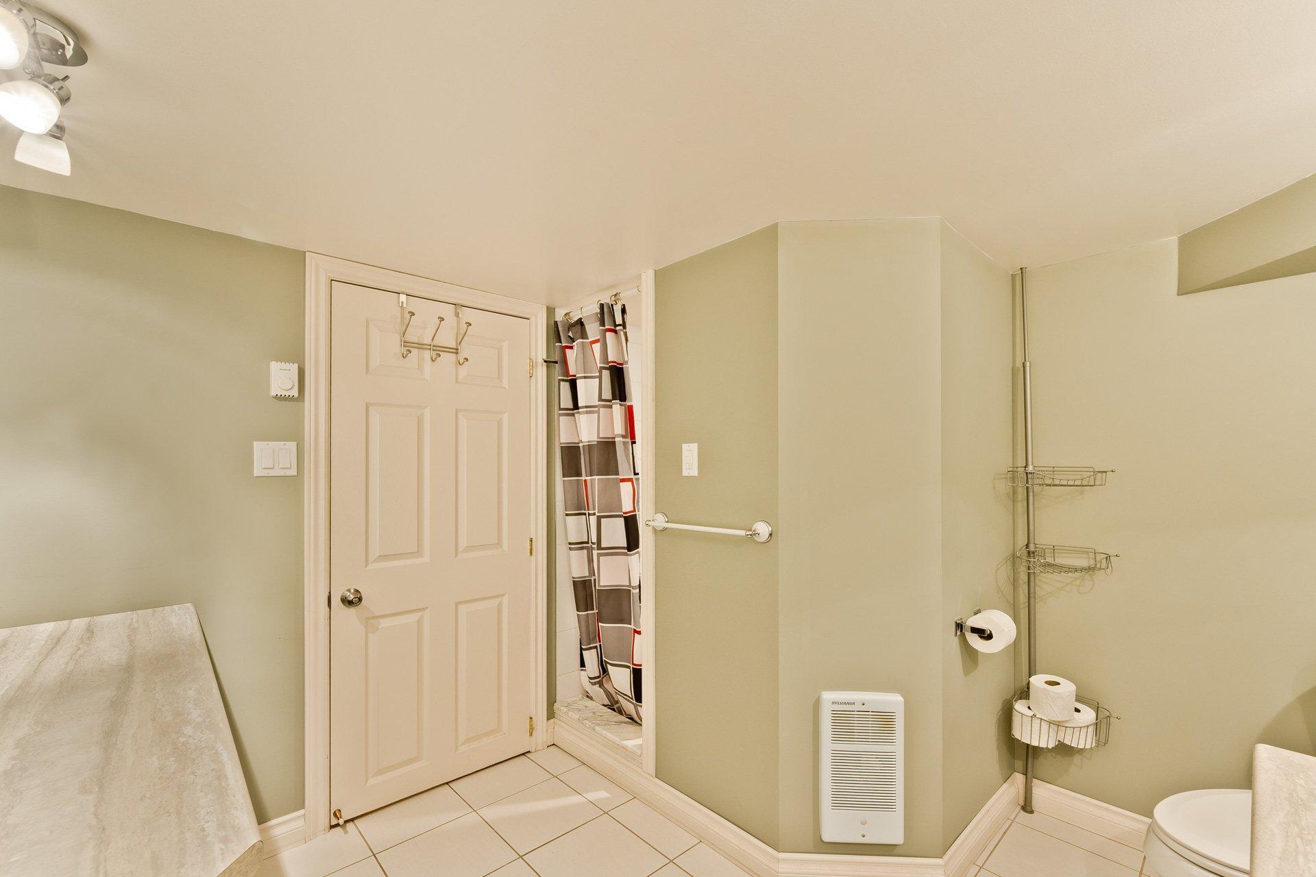 









3170Z


Rue King E.

,
Sherbrooke (Fleurimont),




QC
J1G5J3

