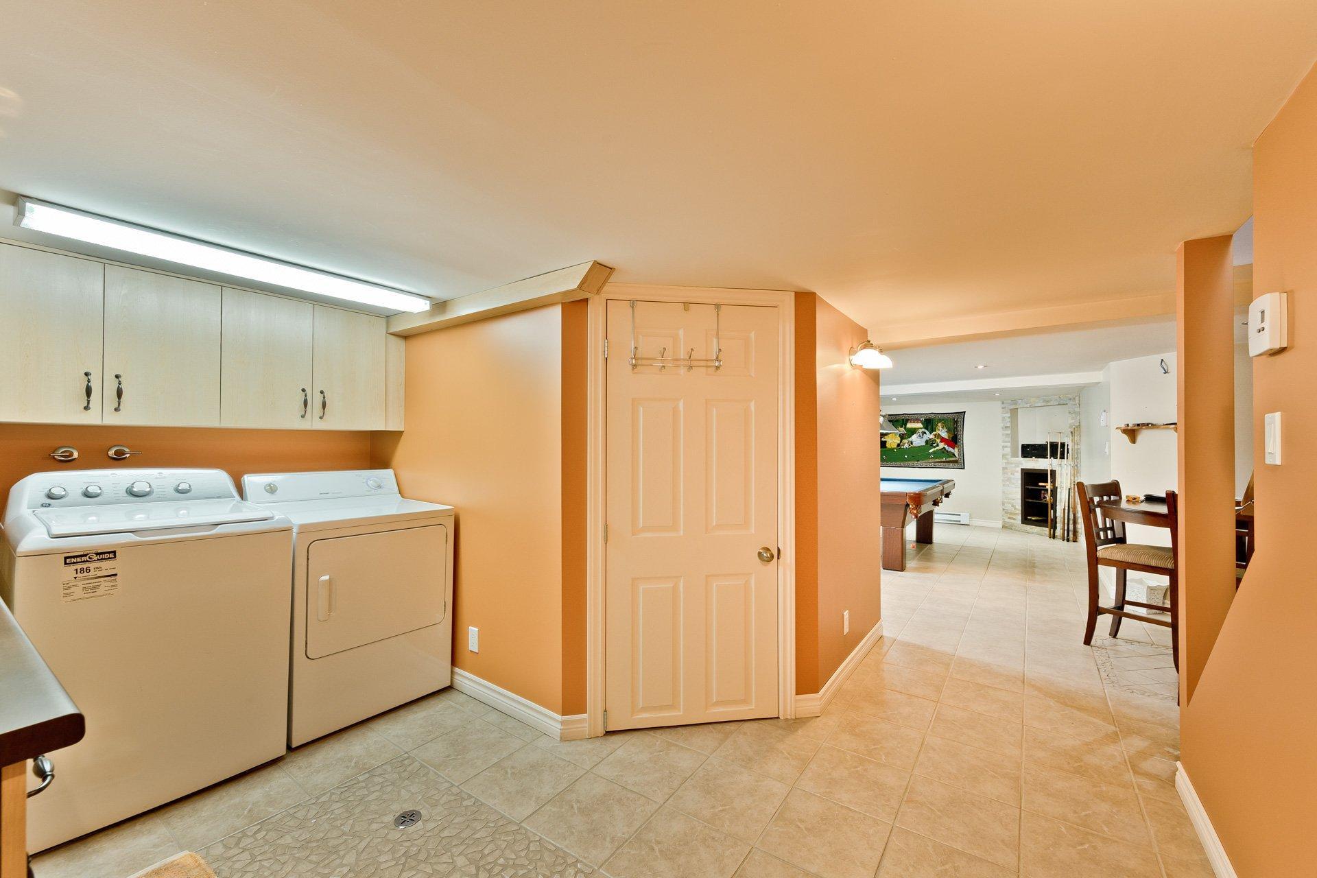 









3170Z


Rue King E.

,
Sherbrooke (Fleurimont),




QC
J1G5J3

