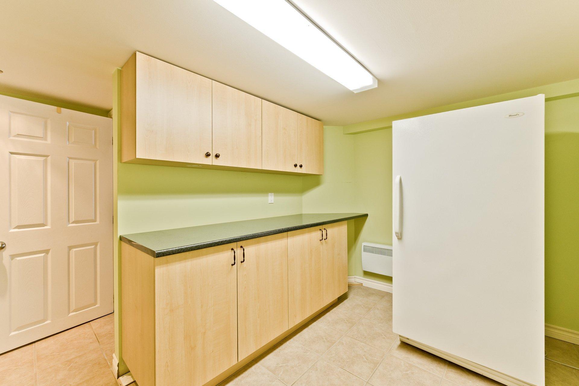 









3170Z


Rue King E.

,
Sherbrooke (Fleurimont),




QC
J1G5J3

