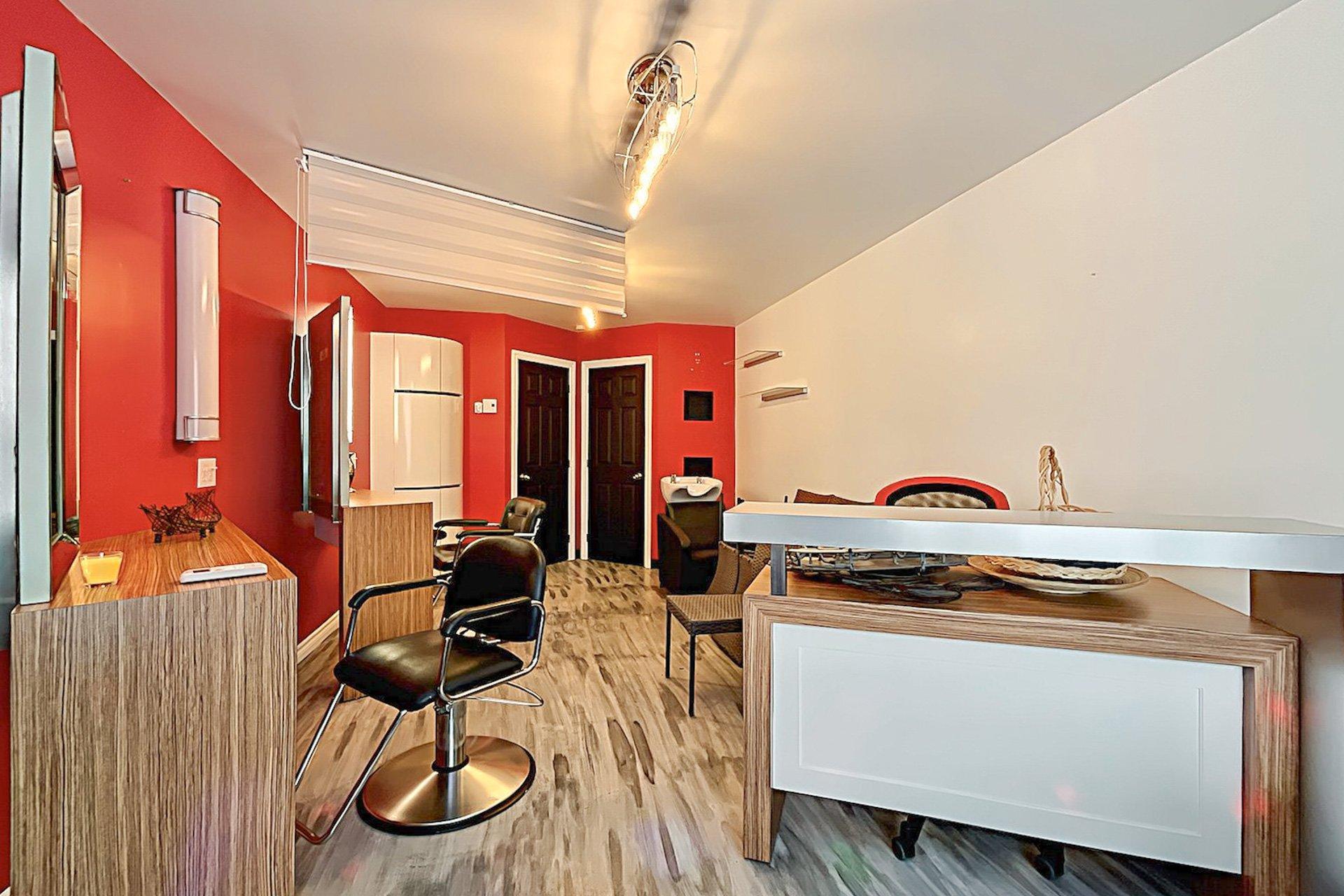 









3170Z


Rue King E.

,
Sherbrooke (Fleurimont),




QC
J1G5J3

