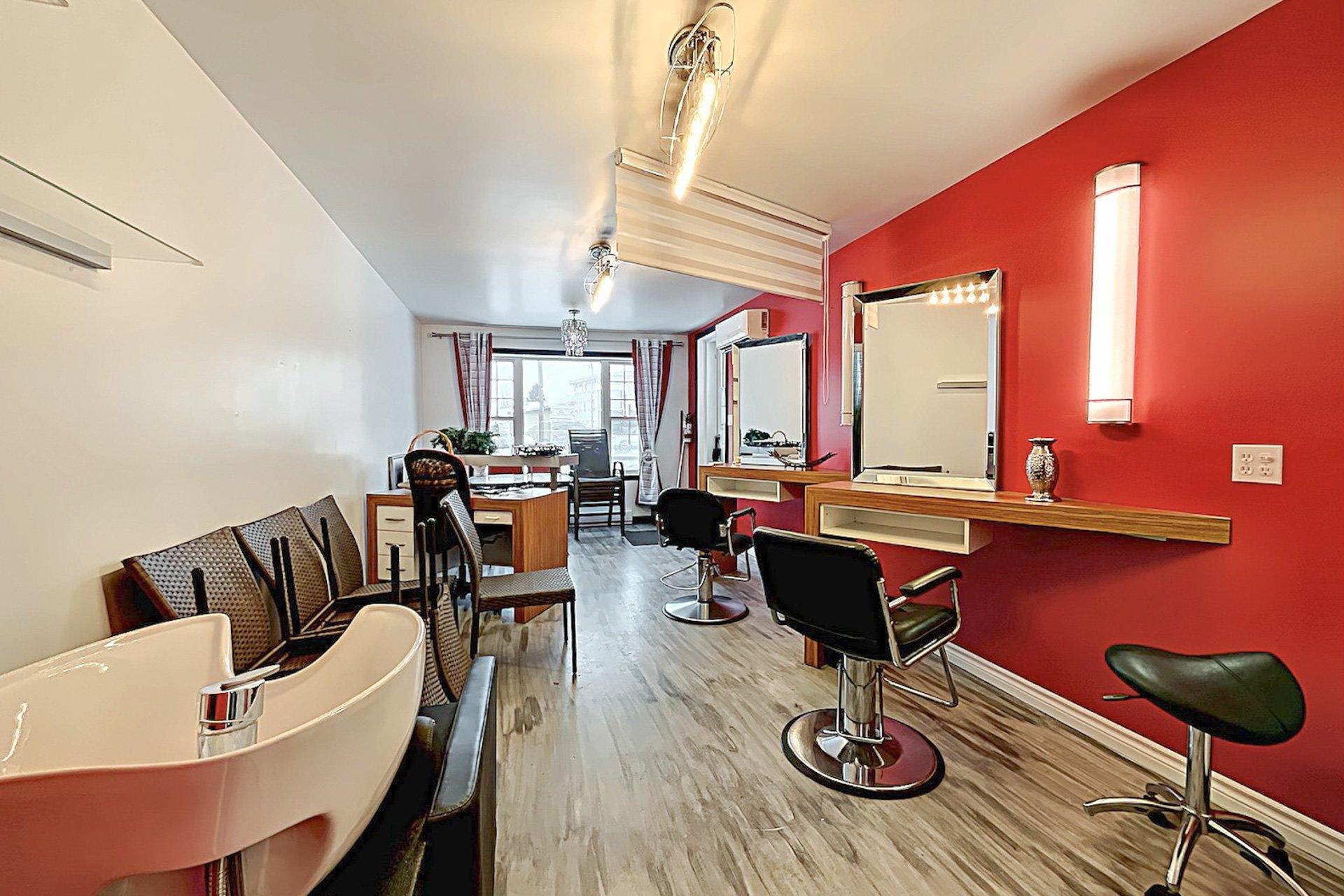 









3170Z


Rue King E.

,
Sherbrooke (Fleurimont),




QC
J1G5J3

