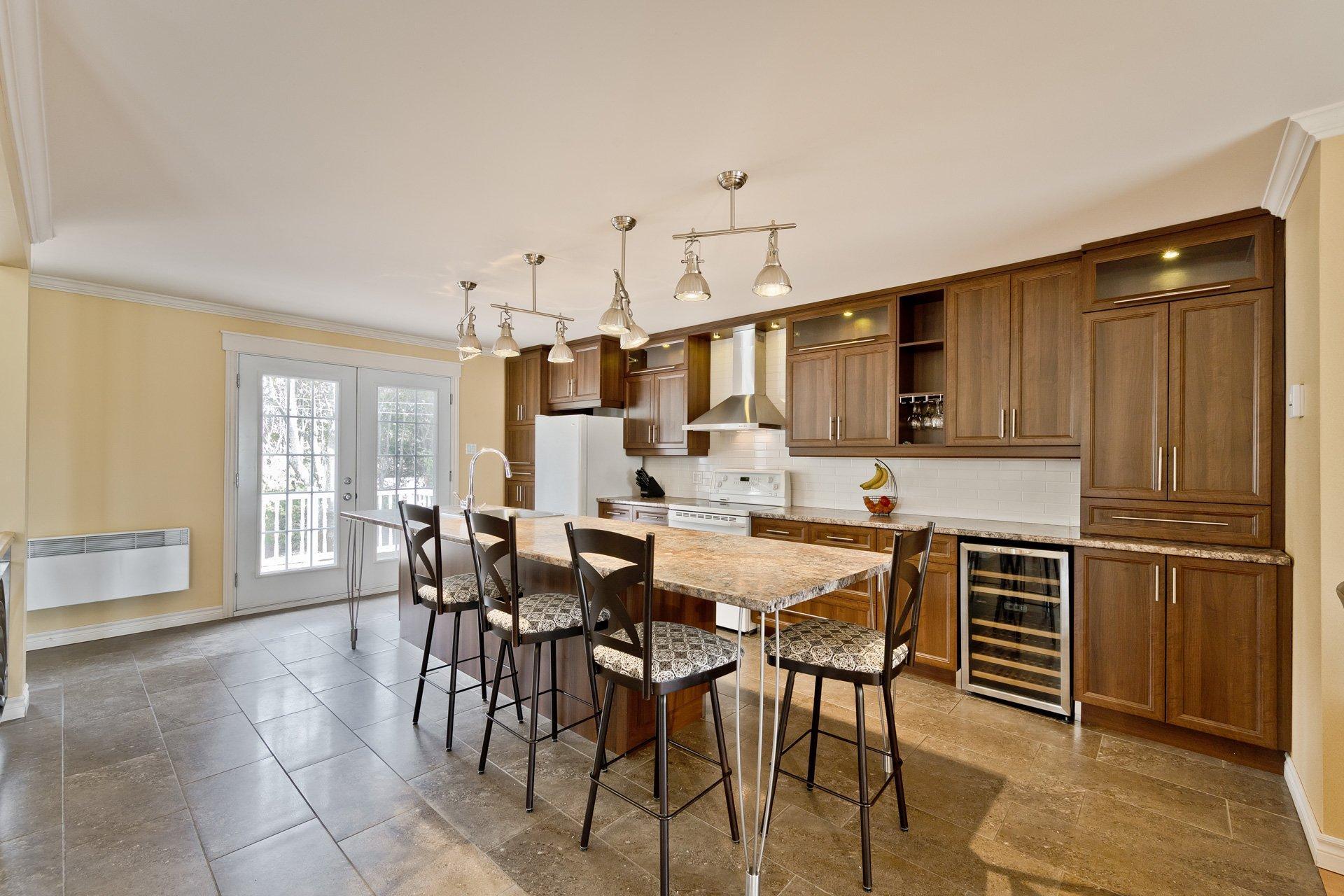 









3170Z


Rue King E.

,
Sherbrooke (Fleurimont),




QC
J1G5J3

