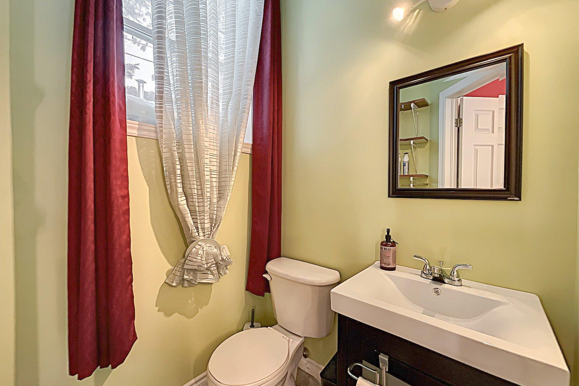 









3170Z


Rue King E.

,
Sherbrooke (Fleurimont),




QC
J1G5J3

