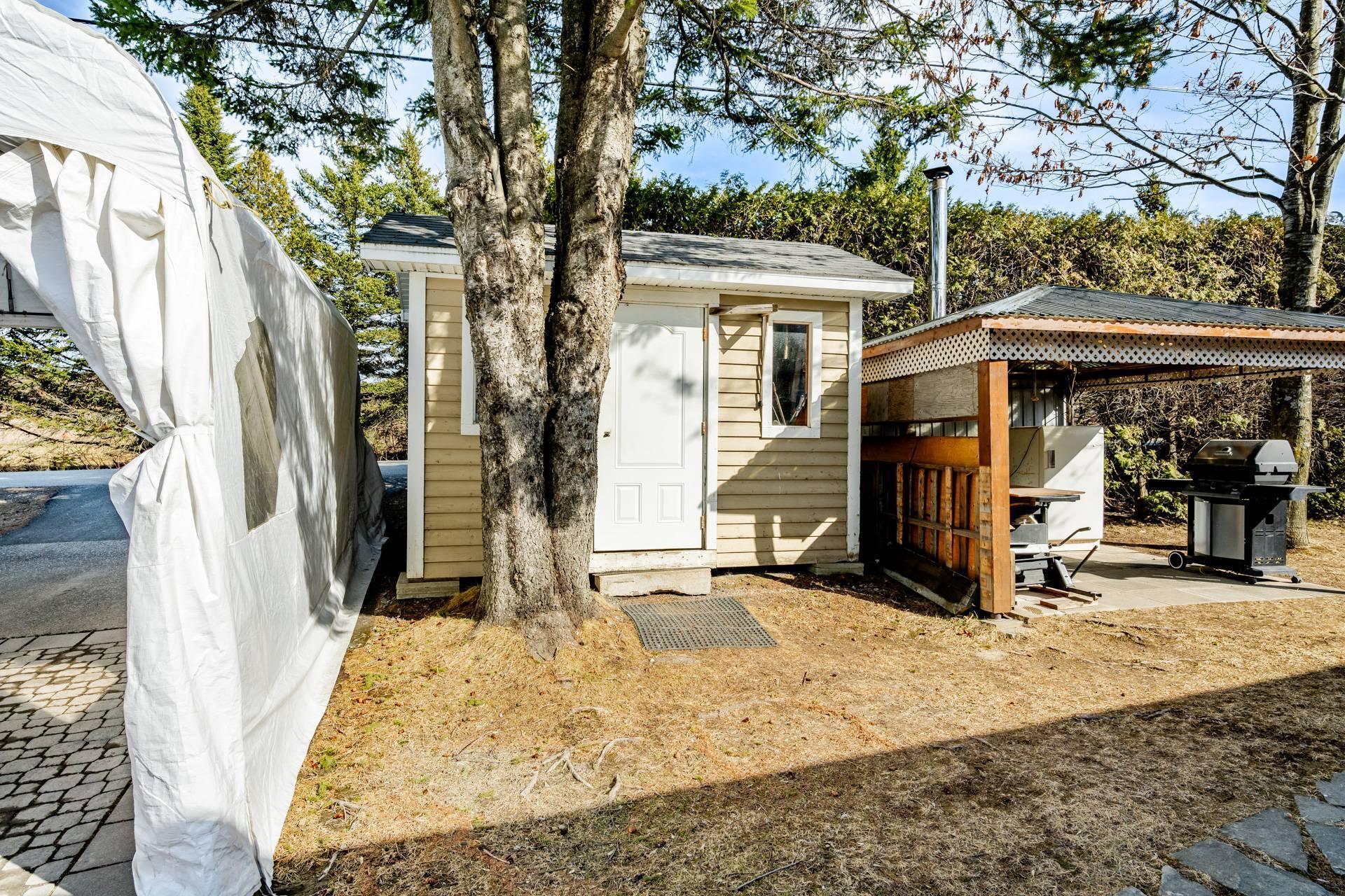 









3170Z


Rue King E.

,
Sherbrooke (Fleurimont),




QC
J1G5J3


