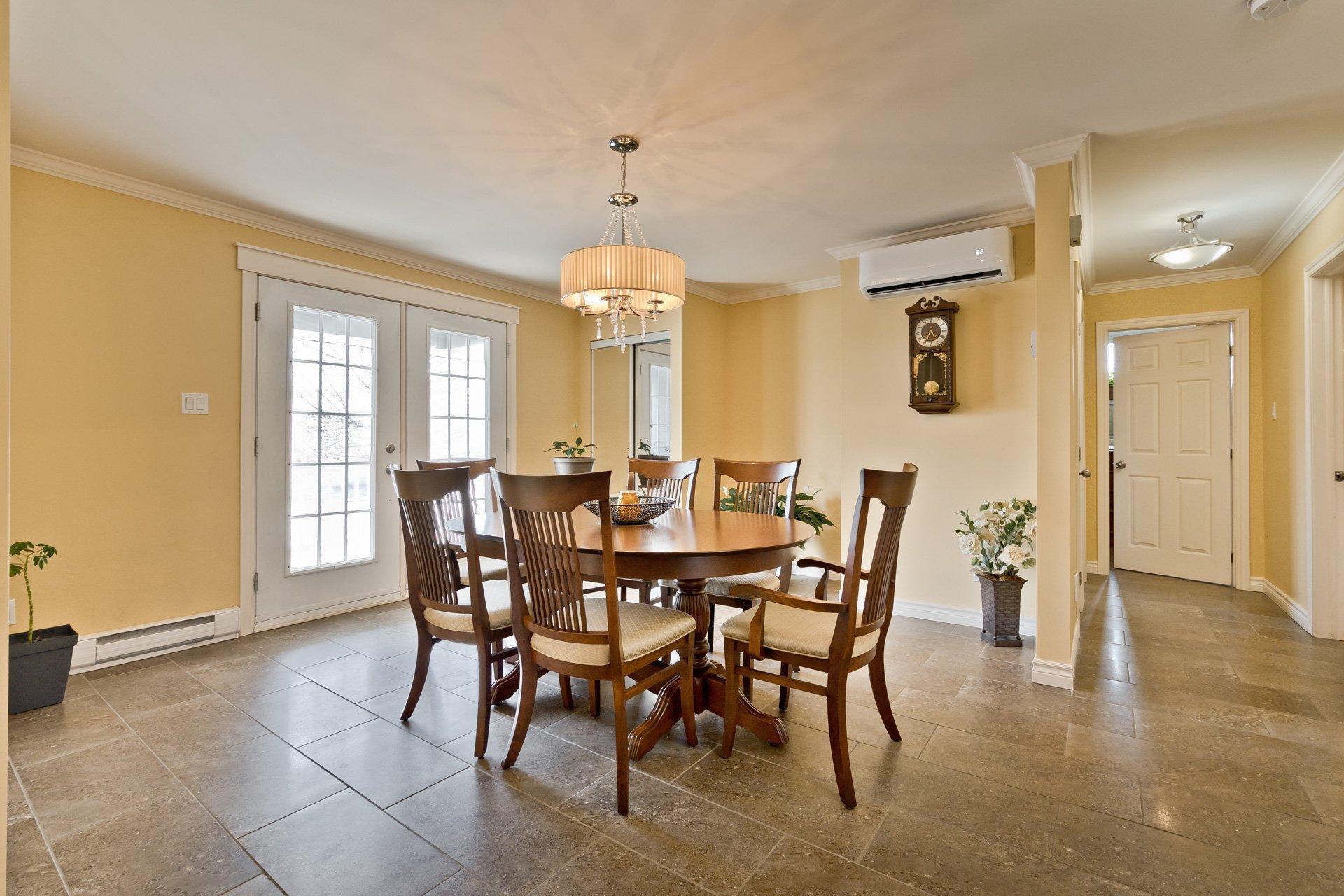 









3170Z


Rue King E.

,
Sherbrooke (Fleurimont),




QC
J1G5J3

