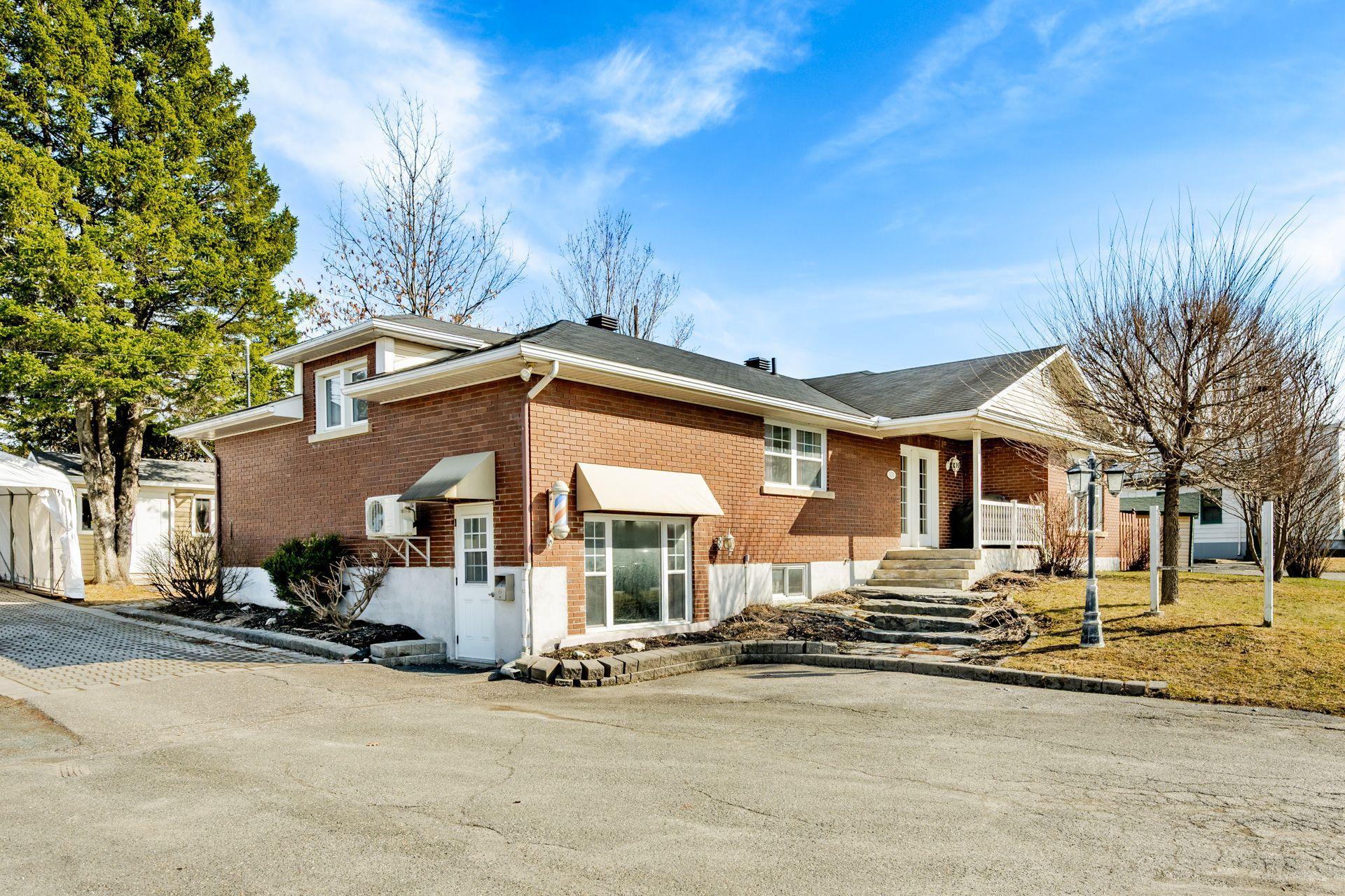 









3170Z


Rue King E.

,
Sherbrooke (Fleurimont),




QC
J1G5J3

