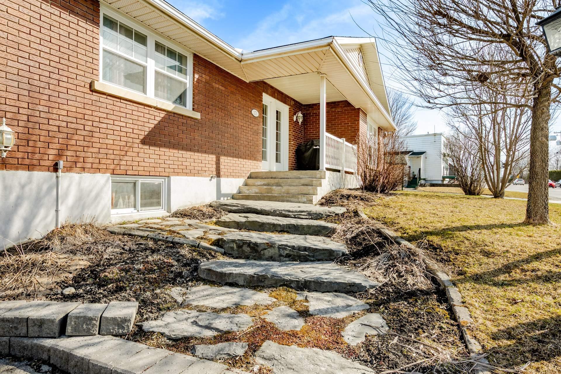 









3170Z


Rue King E.

,
Sherbrooke (Fleurimont),




QC
J1G5J3

