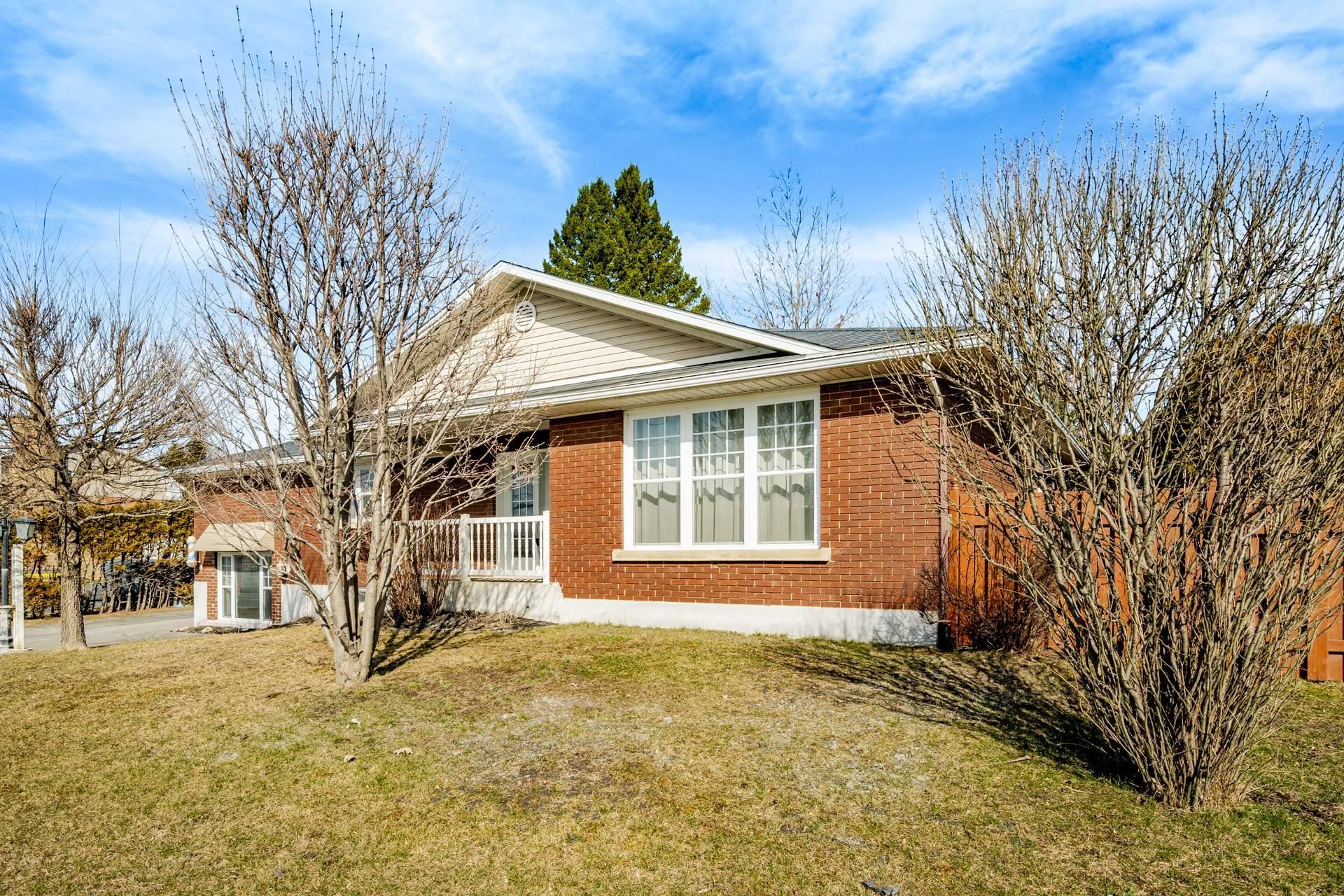 









3170Z


Rue King E.

,
Sherbrooke (Fleurimont),




QC
J1G5J3

