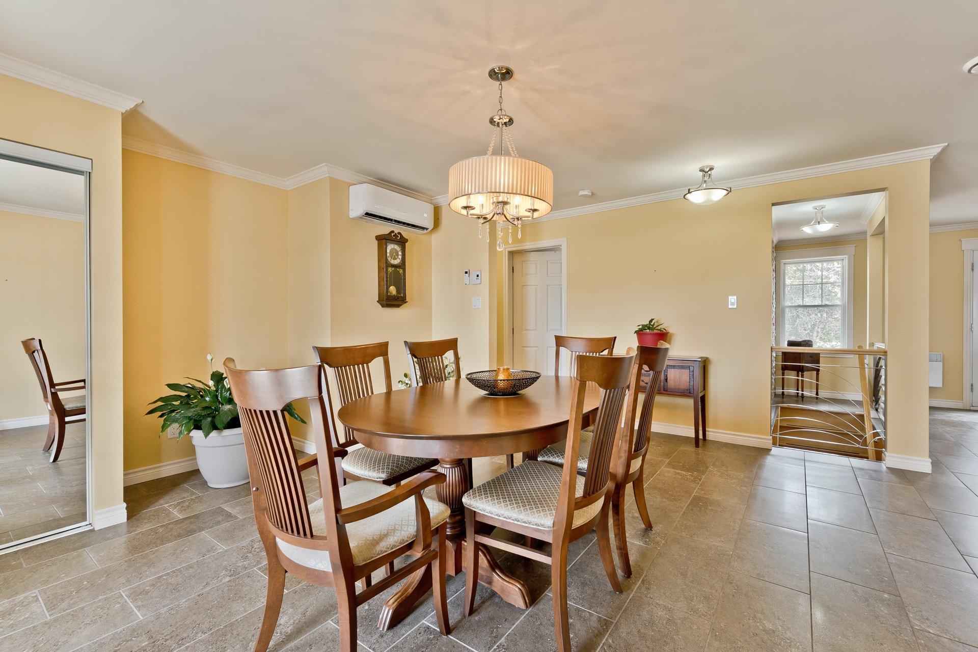 









3170Z


Rue King E.

,
Sherbrooke (Fleurimont),




QC
J1G5J3

