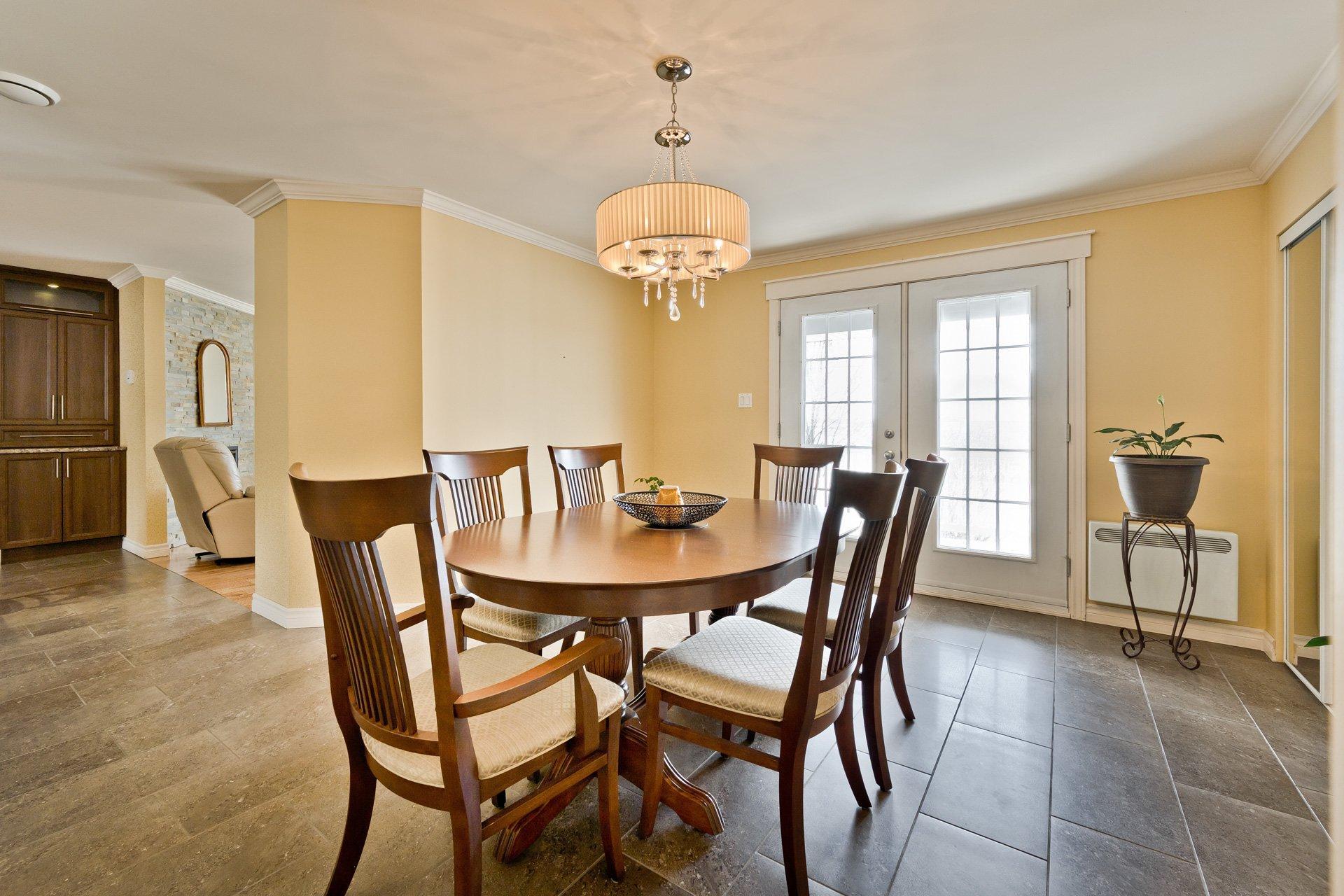









3170Z


Rue King E.

,
Sherbrooke (Fleurimont),




QC
J1G5J3

