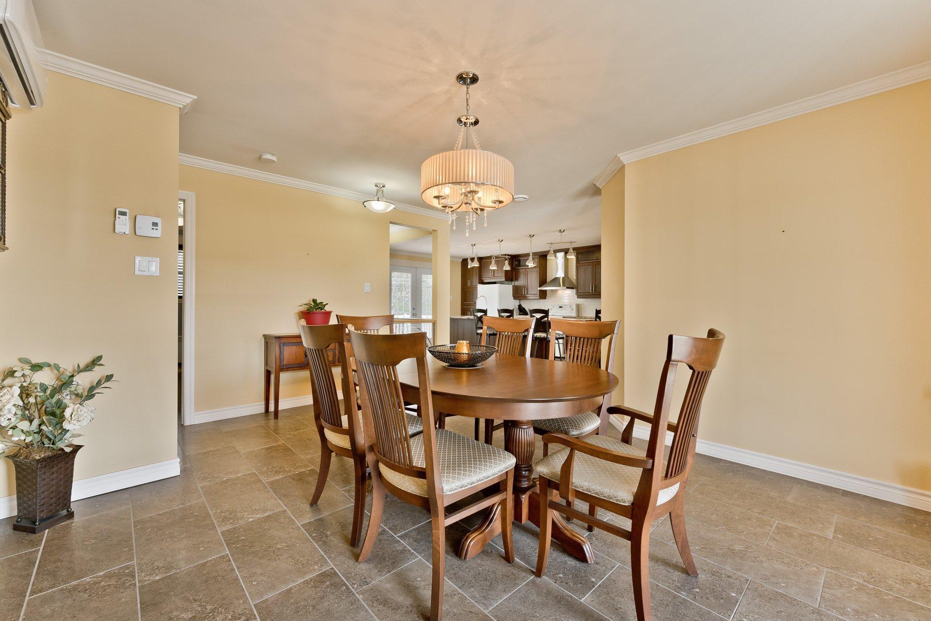 









3170Z


Rue King E.

,
Sherbrooke (Fleurimont),




QC
J1G5J3

