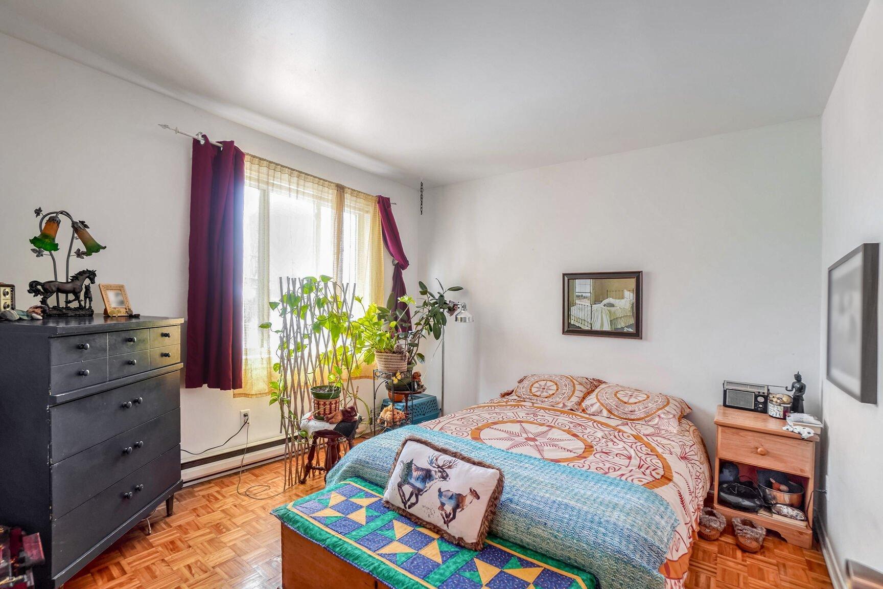 









1599

 - 1601


Rue Cartier

,
Longueuil (Le Vieux-Longueuil),




QC
J4K4E2

