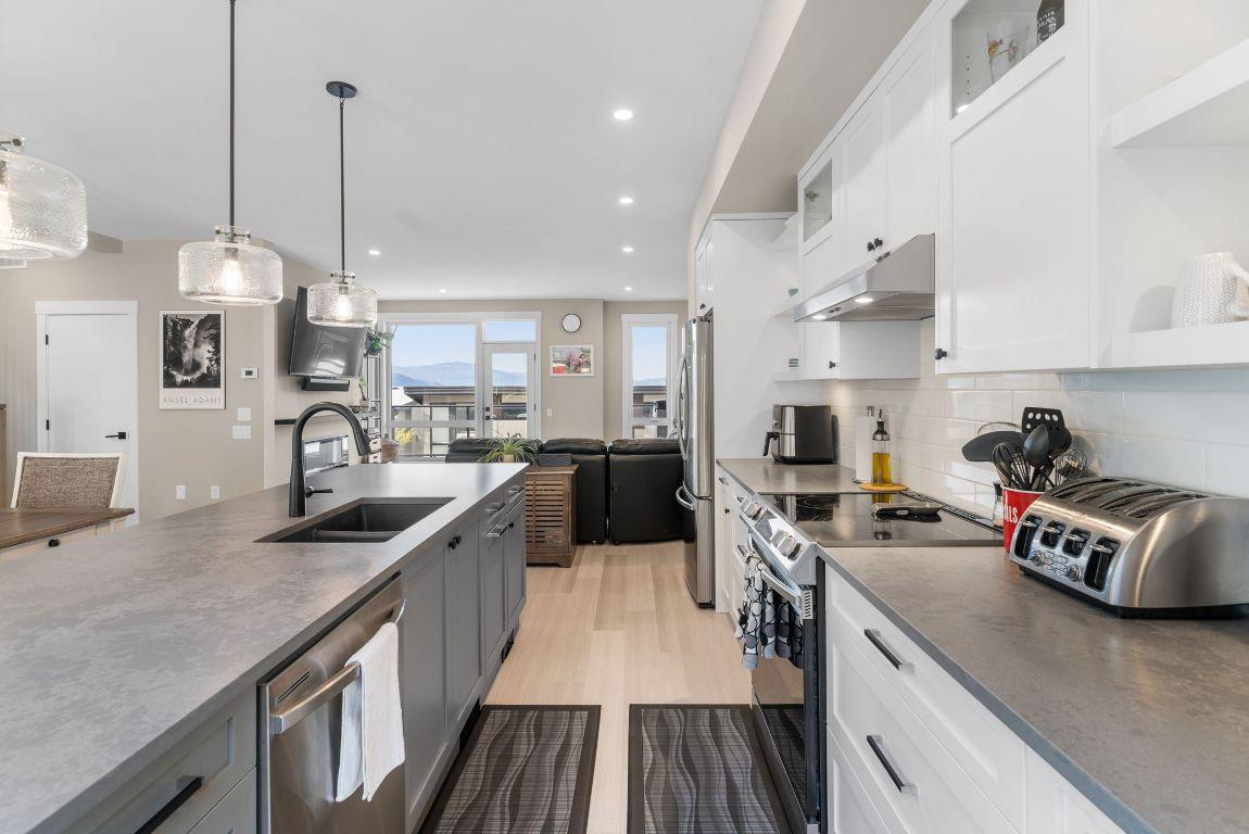 









3220


Hilltown

Drive, 7,
Kelowna,




BC
V1V 0C6

