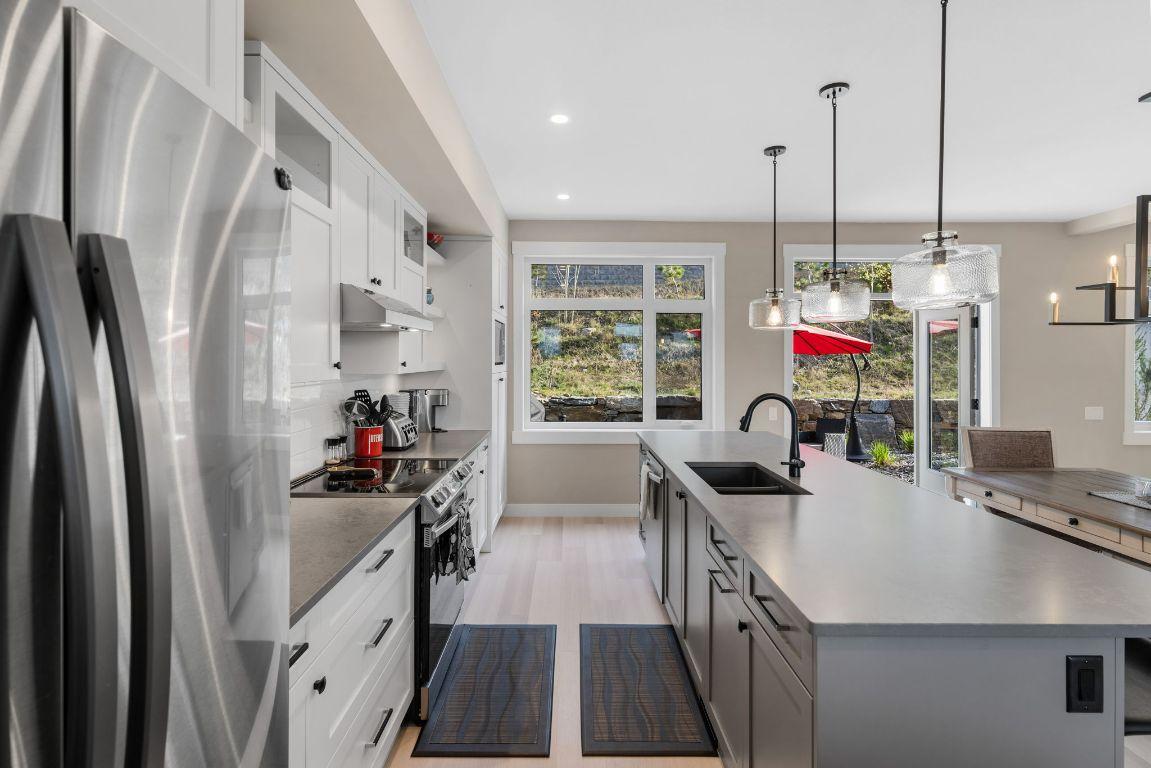 









3220


Hilltown

Drive, 7,
Kelowna,




BC
V1V 0C6

