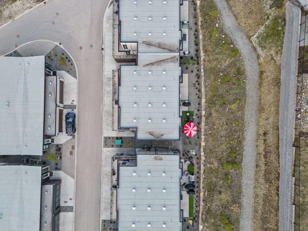 









3220


Hilltown

Drive, 7,
Kelowna,




BC
V1V 0C6

