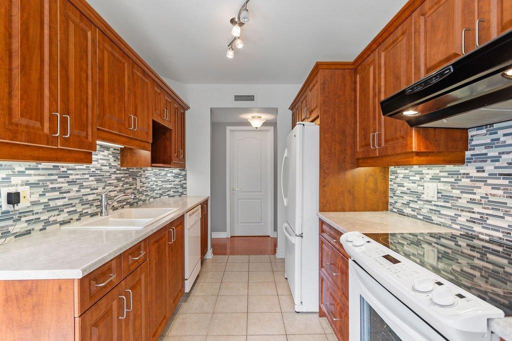 









37


Prom. des Îles

, 204,
Laval (Chomedey),




QC
H7W5M9

