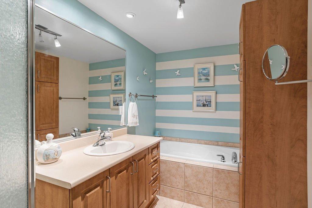 









37


Prom. des Îles

, 204,
Laval (Chomedey),




QC
H7W5M9

