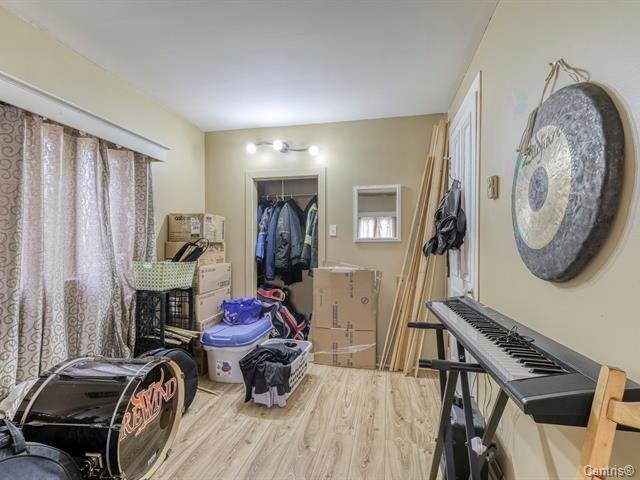 









4330


Ch. St-Charles

,
Terrebonne (Lachenaie),




QC
J6V1B5

