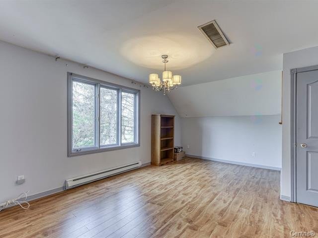 









4330


Ch. St-Charles

,
Terrebonne (Lachenaie),




QC
J6V1B5


