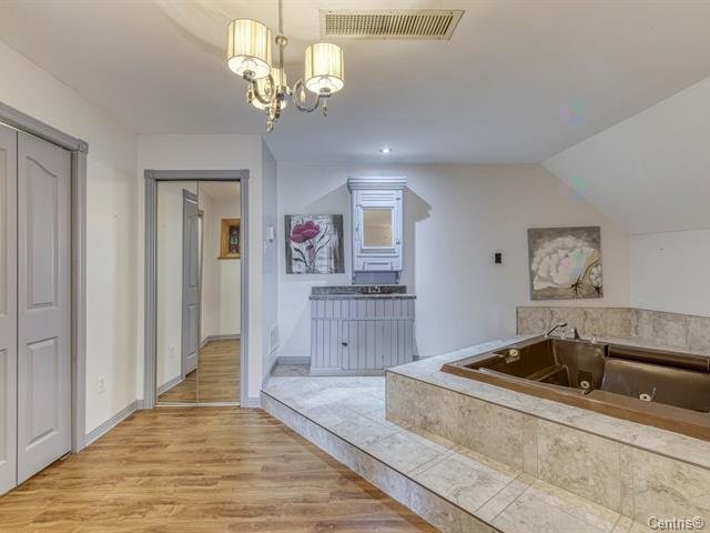 









4330


Ch. St-Charles

,
Terrebonne (Lachenaie),




QC
J6V1B5

