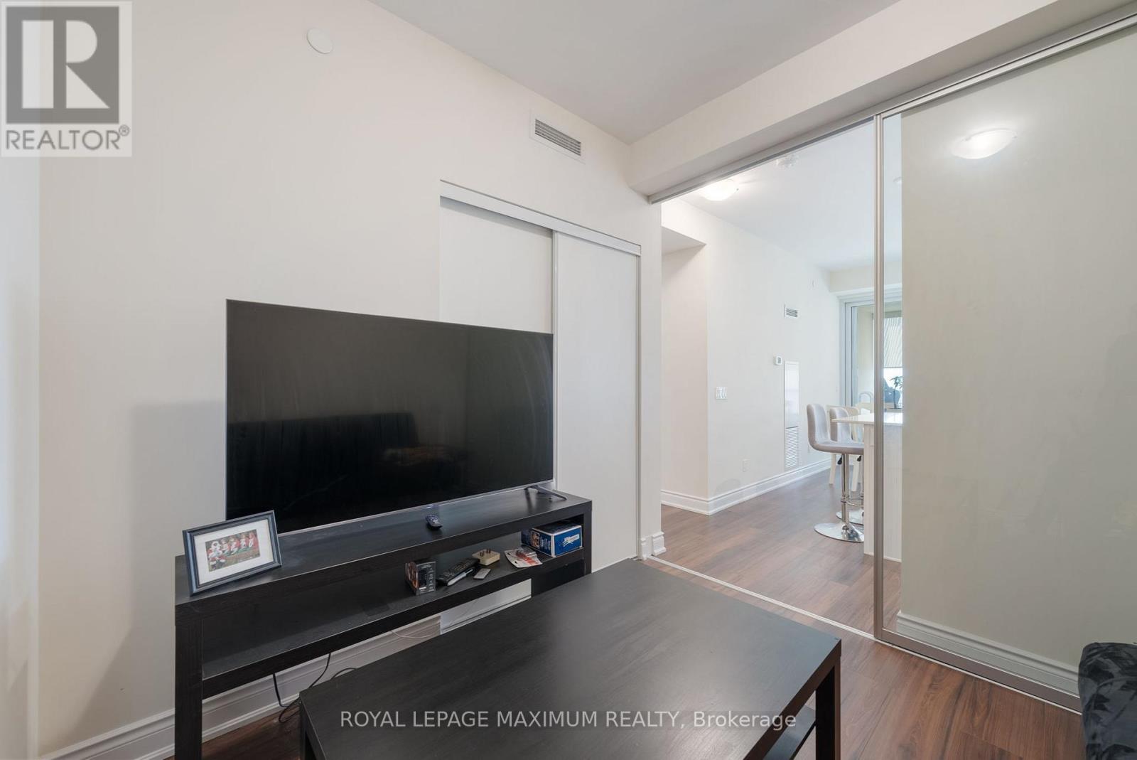 












1804 - 9075 JANE STREET

,
Vaughan,




Ontario
L4K0L7

