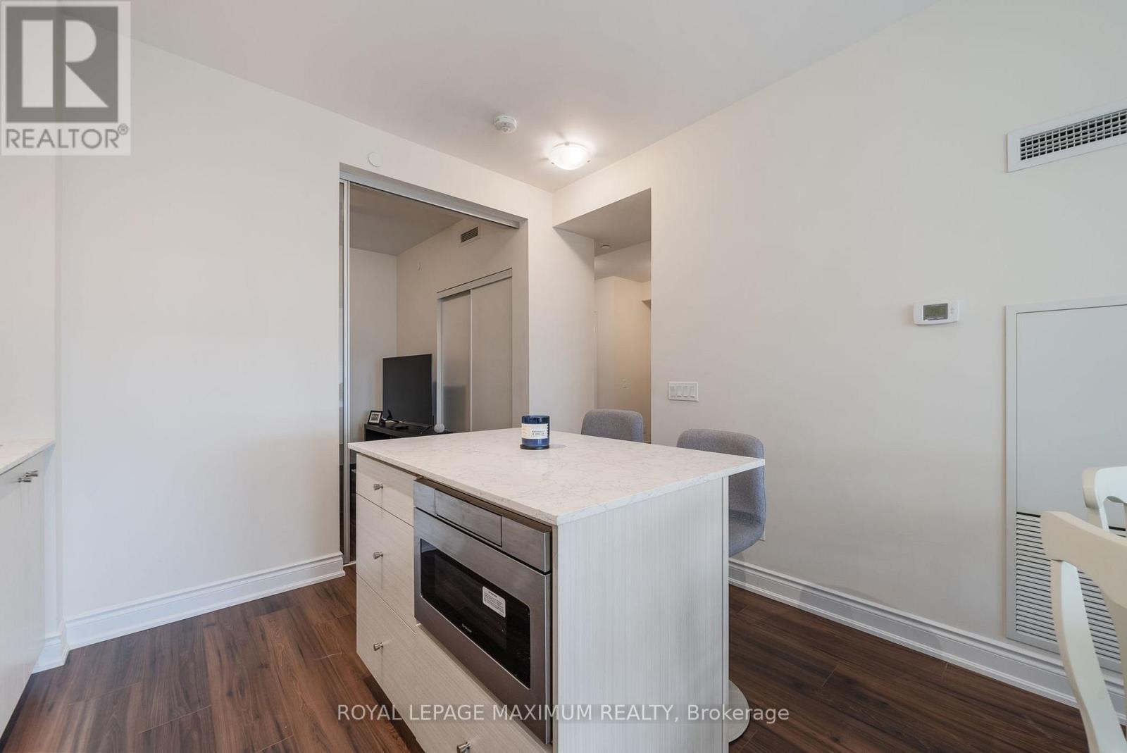












1804 - 9075 JANE STREET

,
Vaughan,




Ontario
L4K0L7

