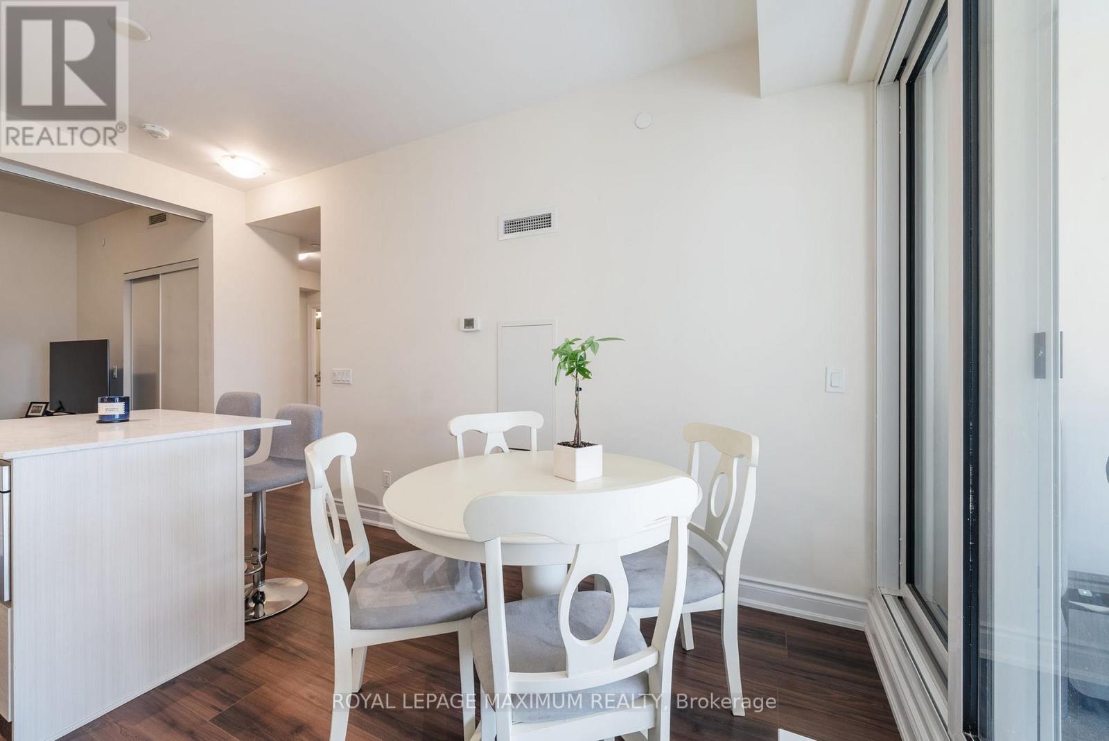 












1804 - 9075 JANE STREET

,
Vaughan,




Ontario
L4K0L7

