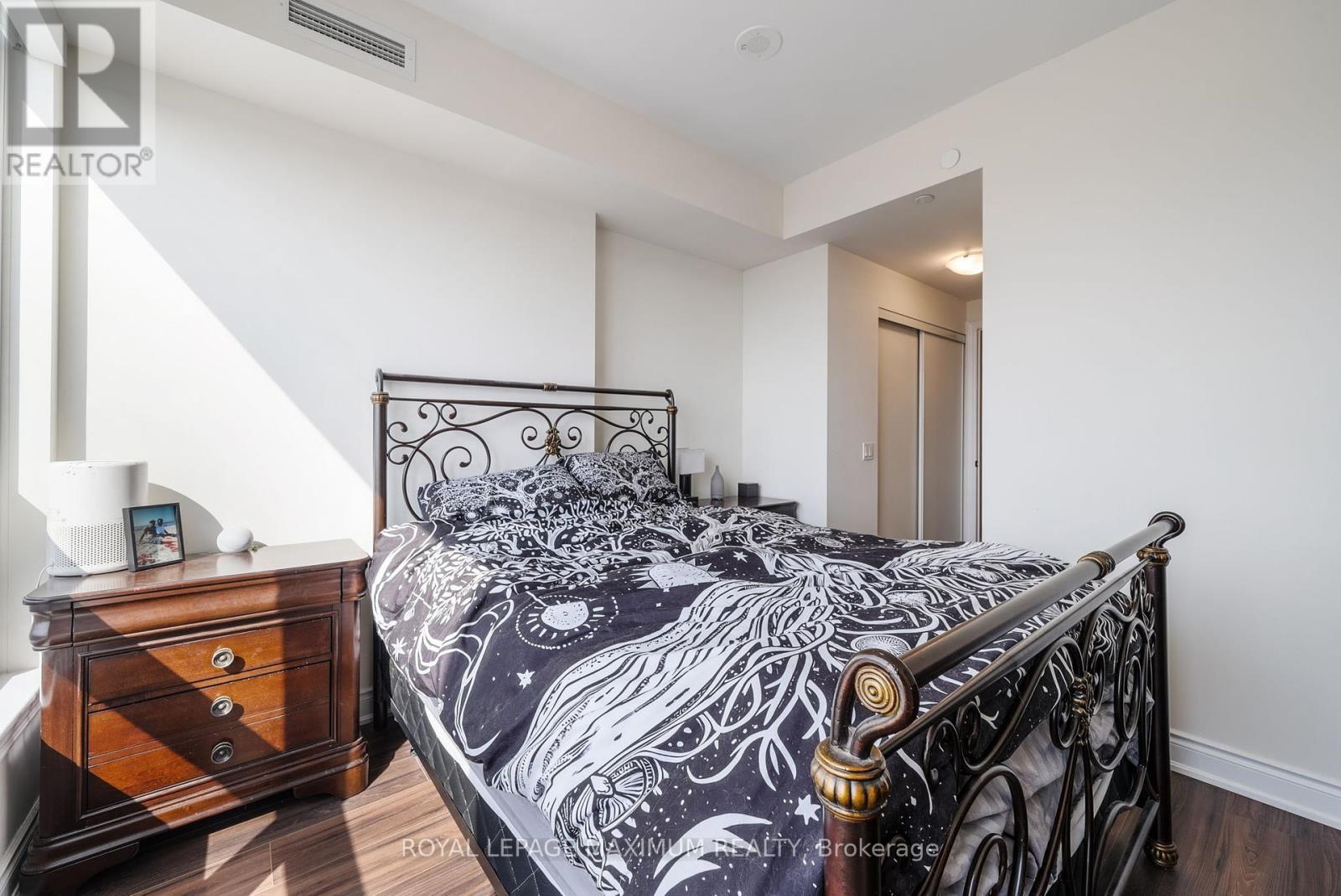 












1804 - 9075 JANE STREET

,
Vaughan,




Ontario
L4K0L7

