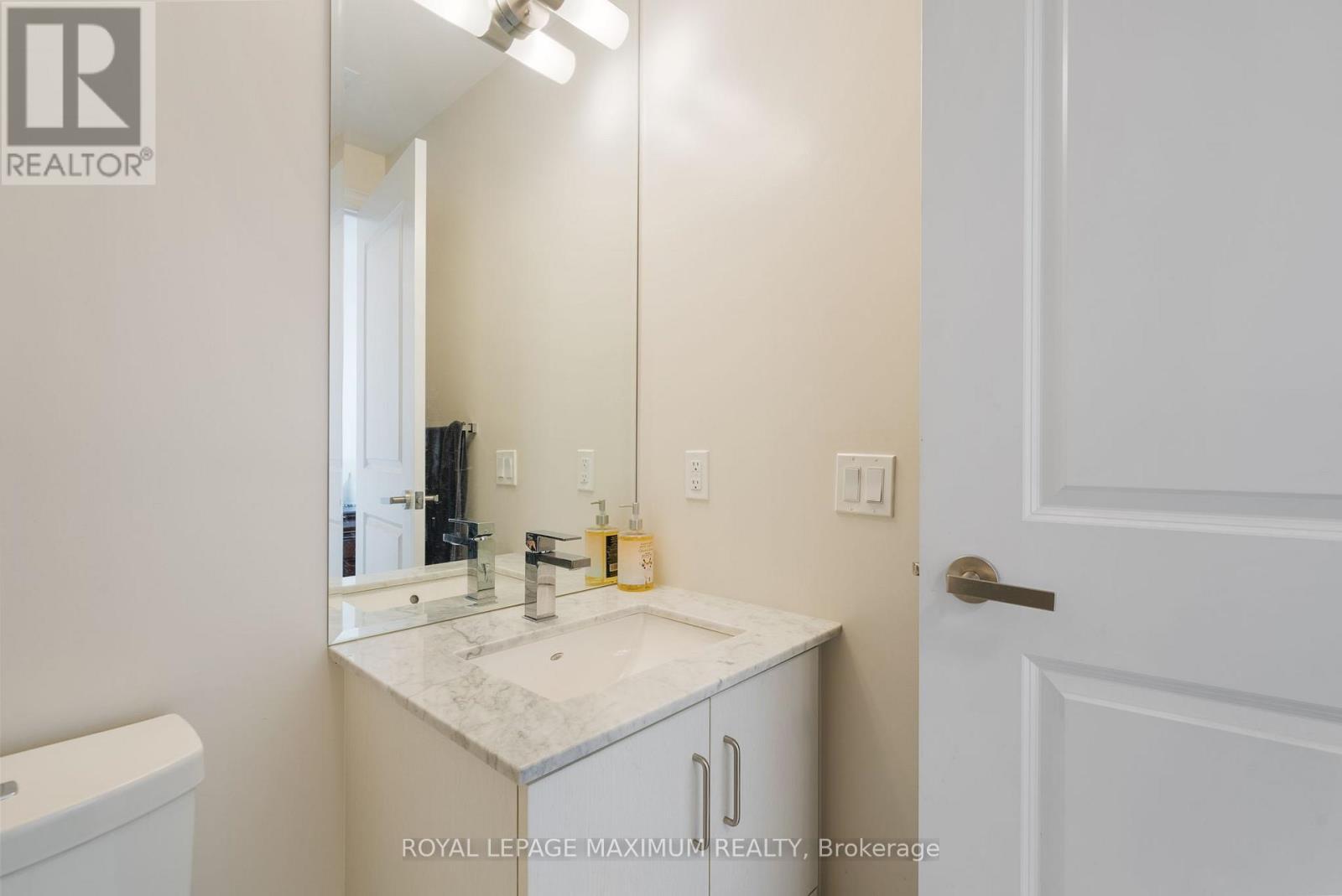 












1804 - 9075 JANE STREET

,
Vaughan,




Ontario
L4K0L7

