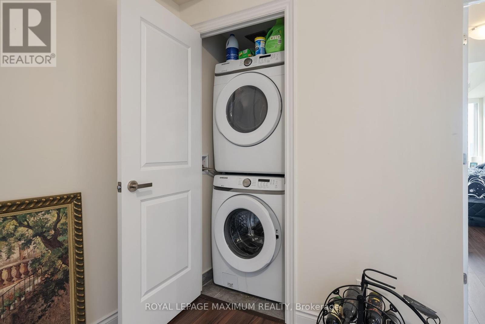 












1804 - 9075 JANE STREET

,
Vaughan,




Ontario
L4K0L7

