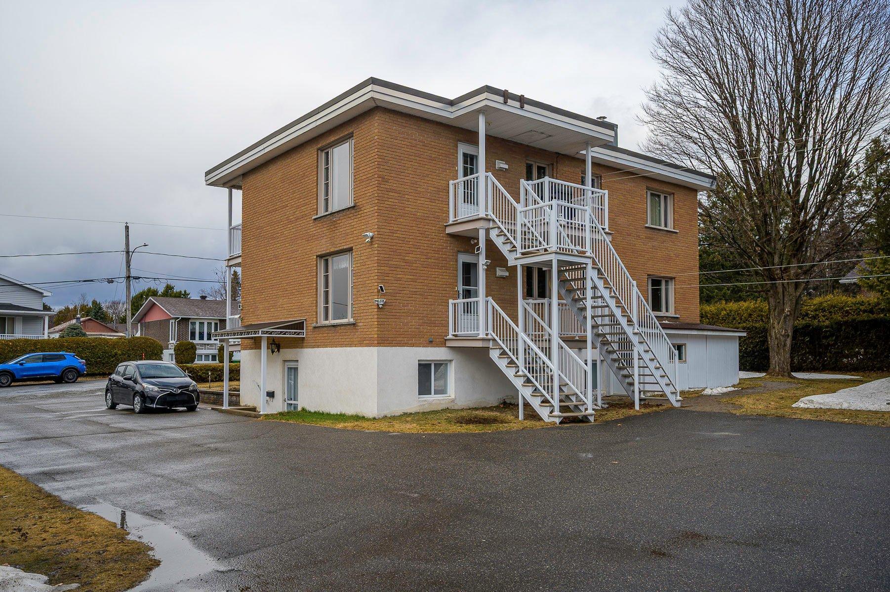 









623

 - 627


Rue Beaulne

,
Sainte-Agathe-des-Monts,




QC
J8C2Y2


