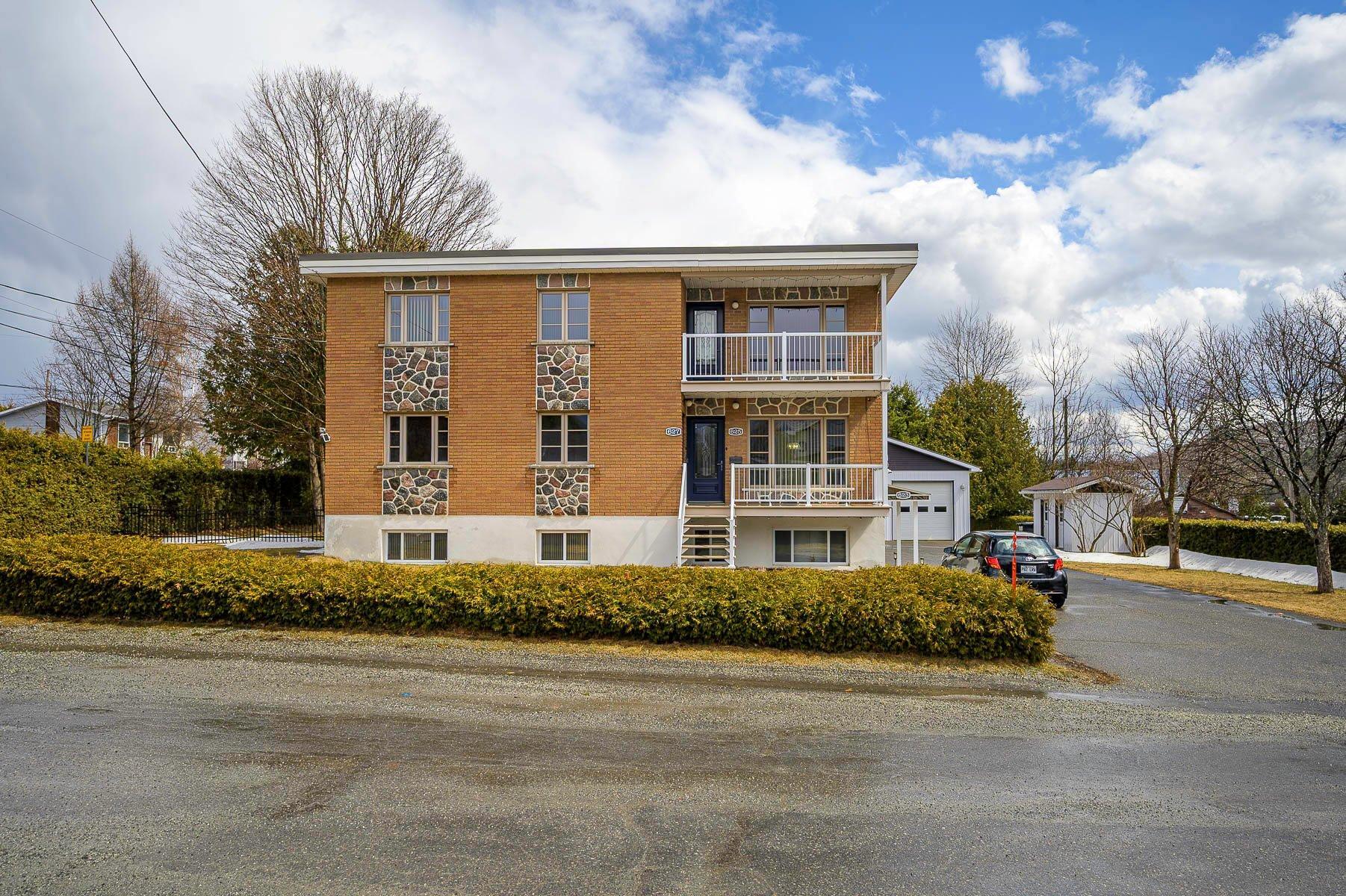 









623

 - 627


Rue Beaulne

,
Sainte-Agathe-des-Monts,




QC
J8C2Y2

