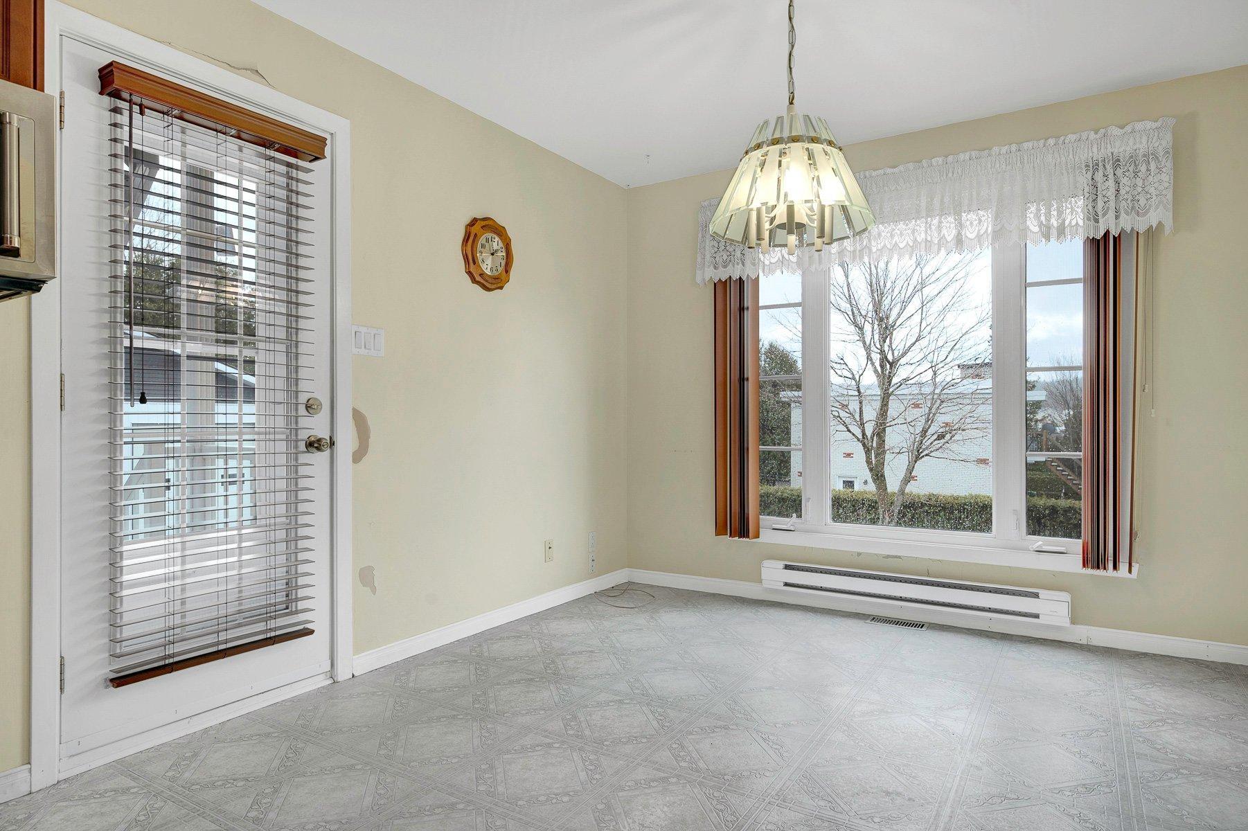 









623

 - 627


Rue Beaulne

,
Sainte-Agathe-des-Monts,




QC
J8C2Y2

