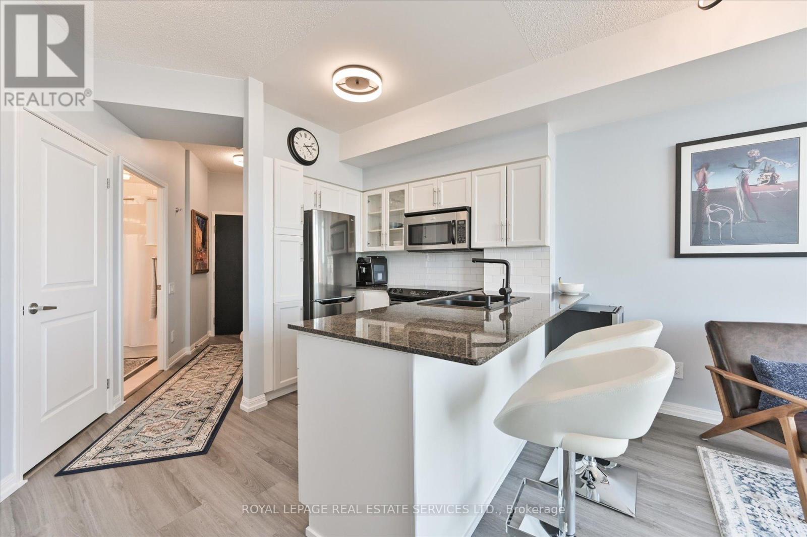 












1704 - 15 WINDERMERE AVENUE

,
Toronto,




Ontario
M6S5A2

