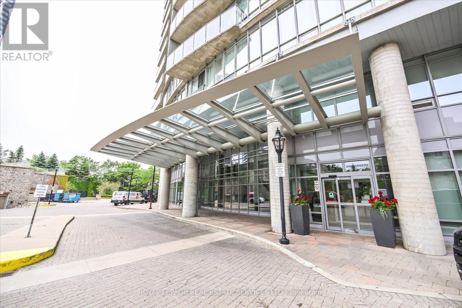 












1704 - 15 WINDERMERE AVENUE

,
Toronto,




Ontario
M6S5A2

