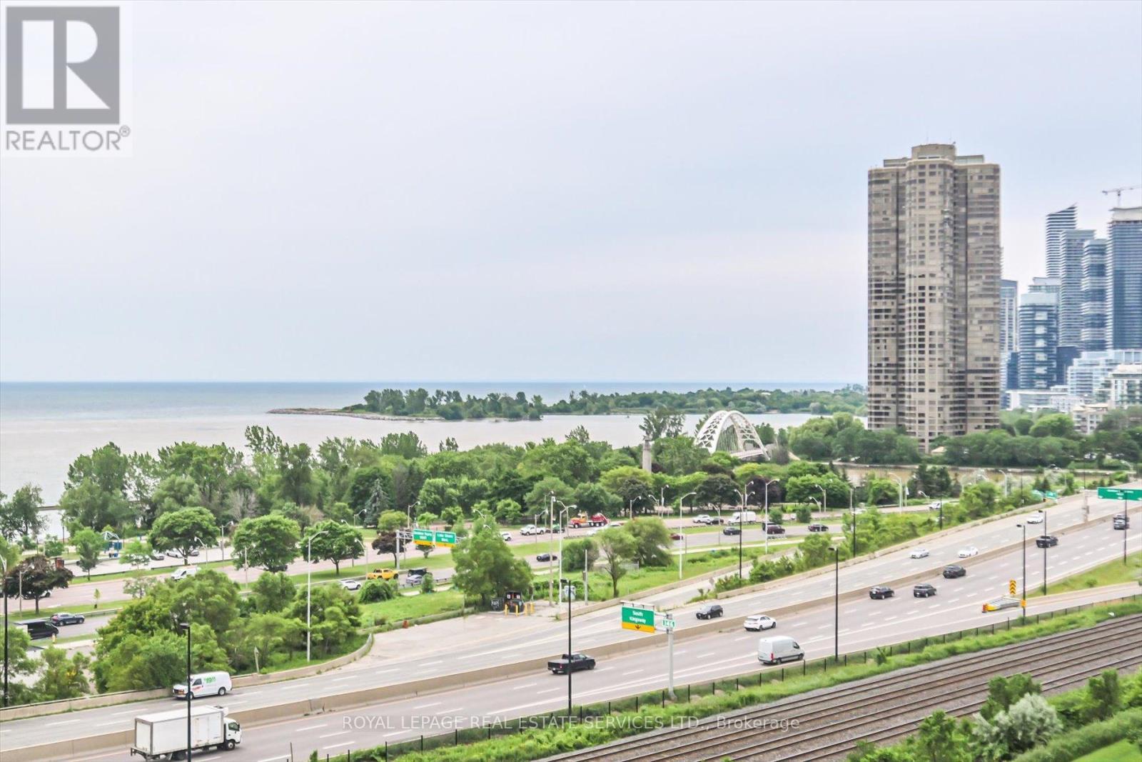 












1704 - 15 WINDERMERE AVENUE

,
Toronto,




Ontario
M6S5A2

