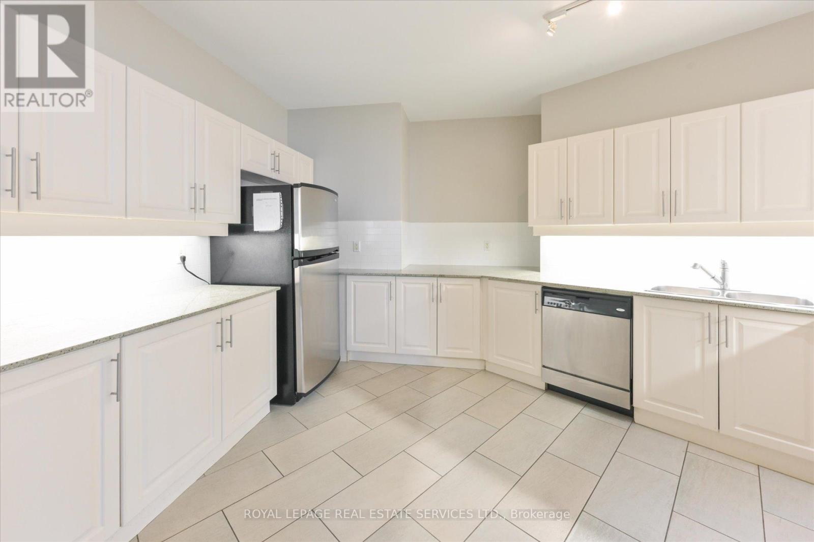 












1704 - 15 WINDERMERE AVENUE

,
Toronto,




Ontario
M6S5A2

