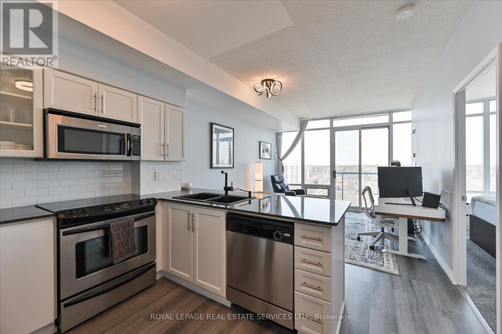 












1704 - 15 WINDERMERE AVENUE

,
Toronto,




Ontario
M6S5A2

