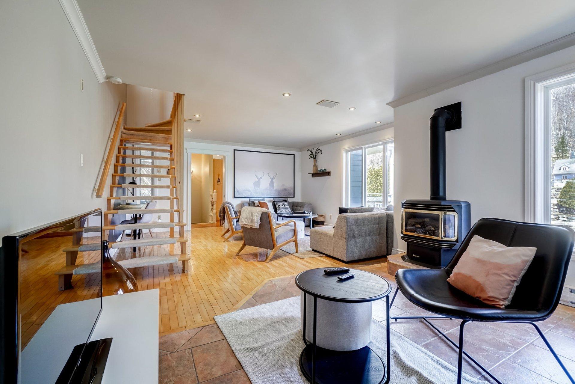 









126


Rue du Saut

,
Mont-Tremblant,




QC
J8E1K8

