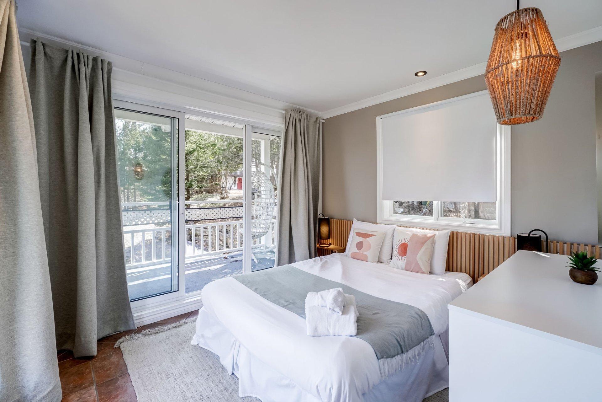 









126


Rue du Saut

,
Mont-Tremblant,




QC
J8E1K8

