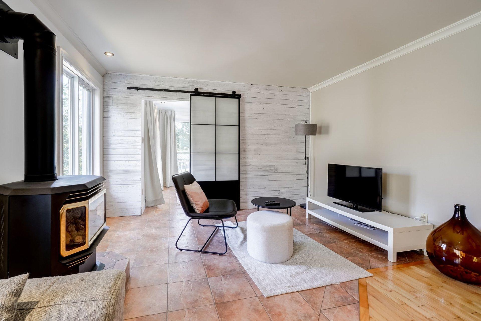 









126


Rue du Saut

,
Mont-Tremblant,




QC
J8E1K8

