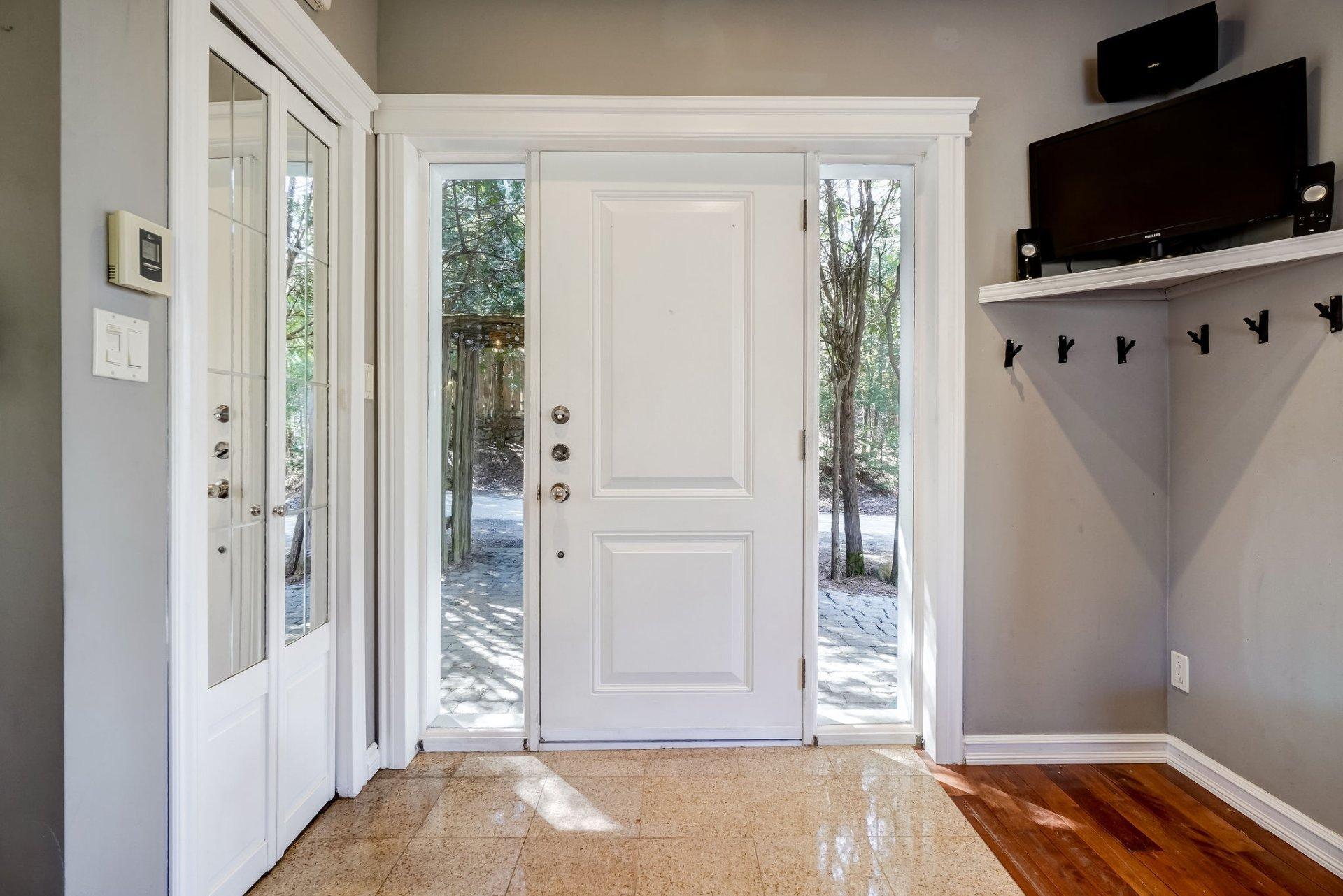 









126


Rue du Saut

,
Mont-Tremblant,




QC
J8E1K8


