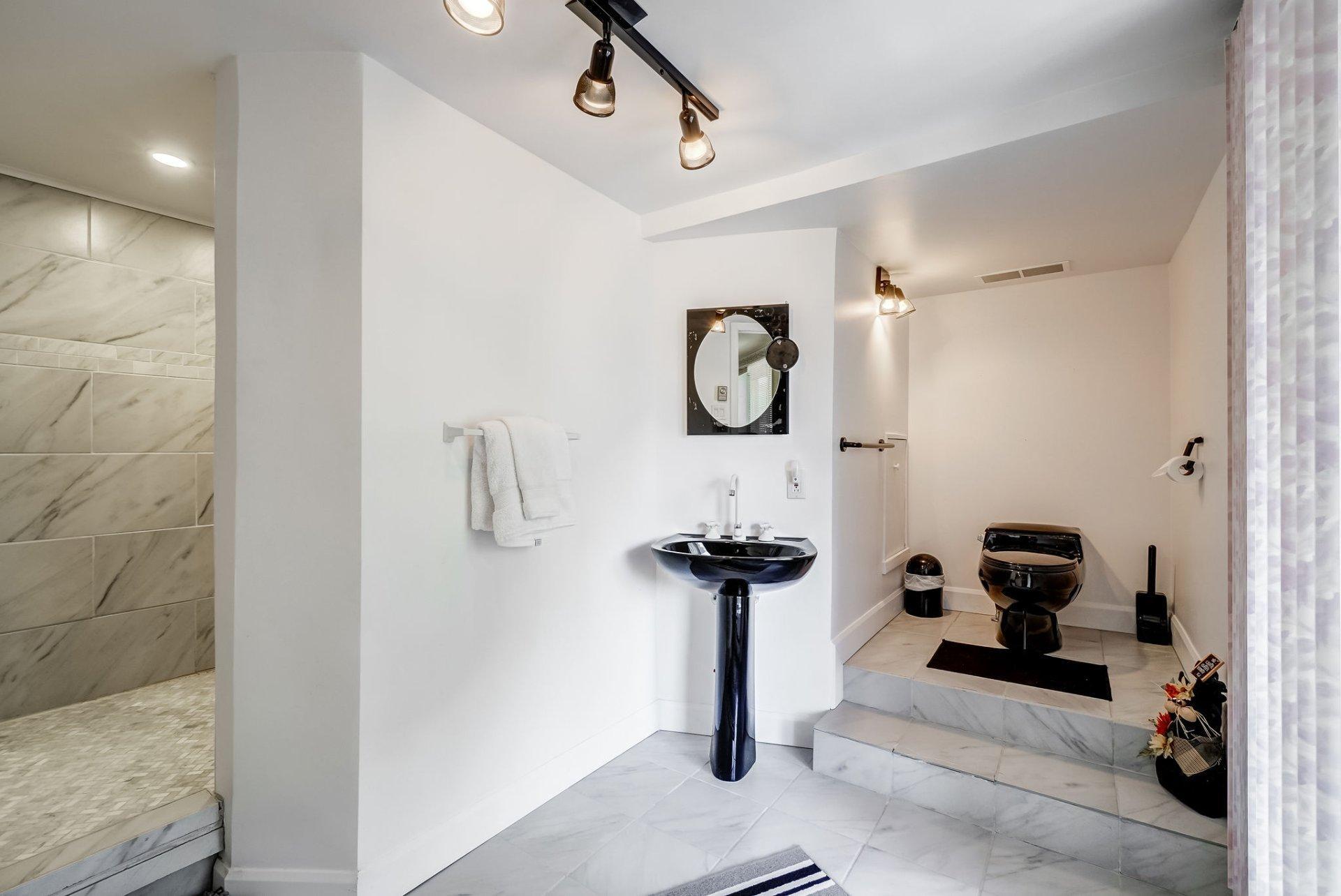 









126


Rue du Saut

,
Mont-Tremblant,




QC
J8E1K8

