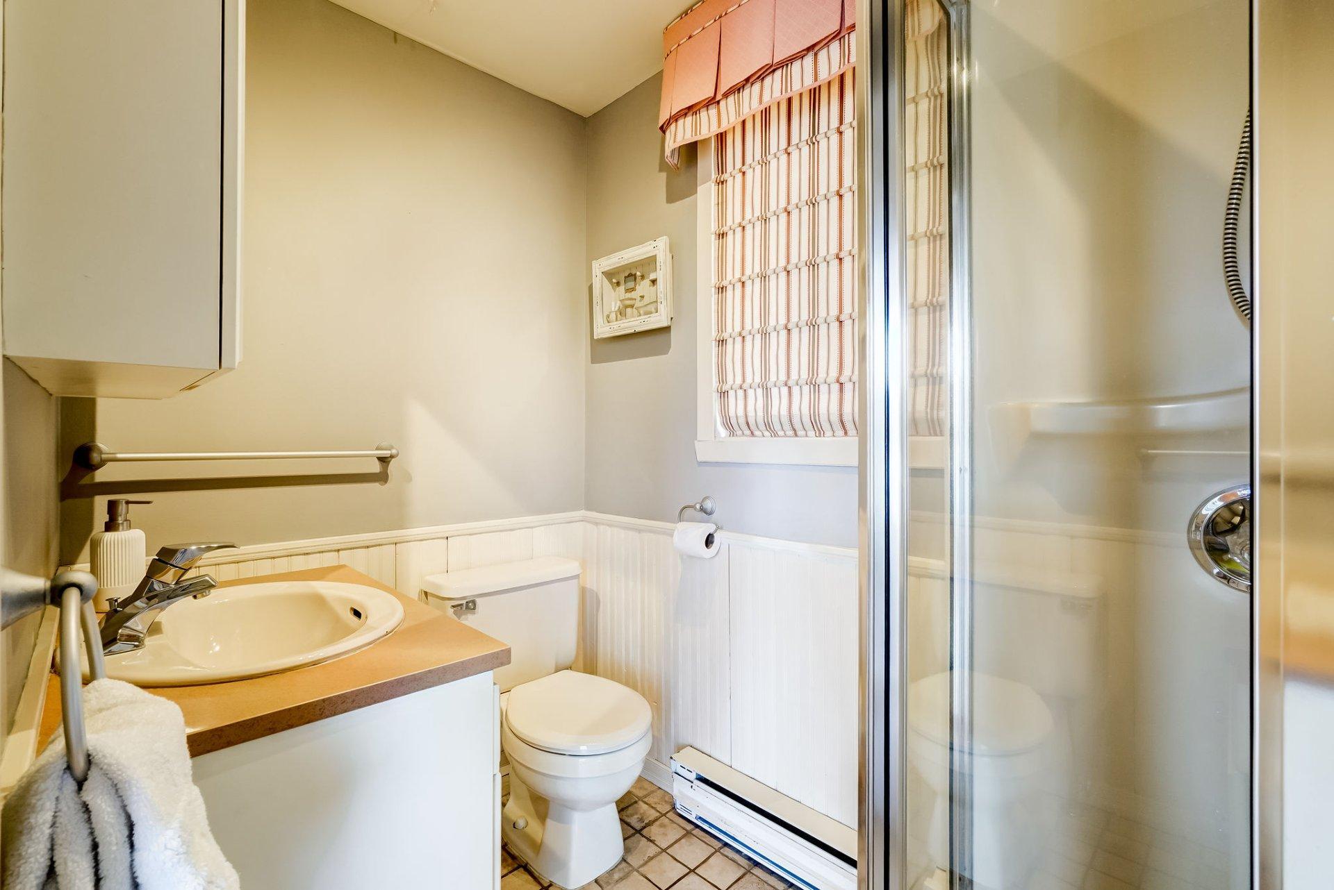









126


Rue du Saut

,
Mont-Tremblant,




QC
J8E1K8

