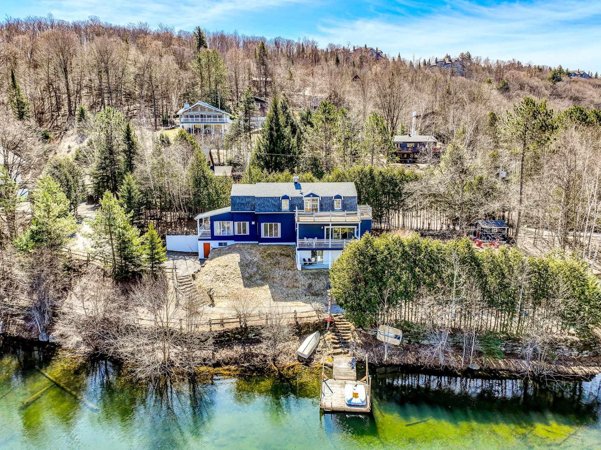 









126


Rue du Saut

,
Mont-Tremblant,




QC
J8E1K8


