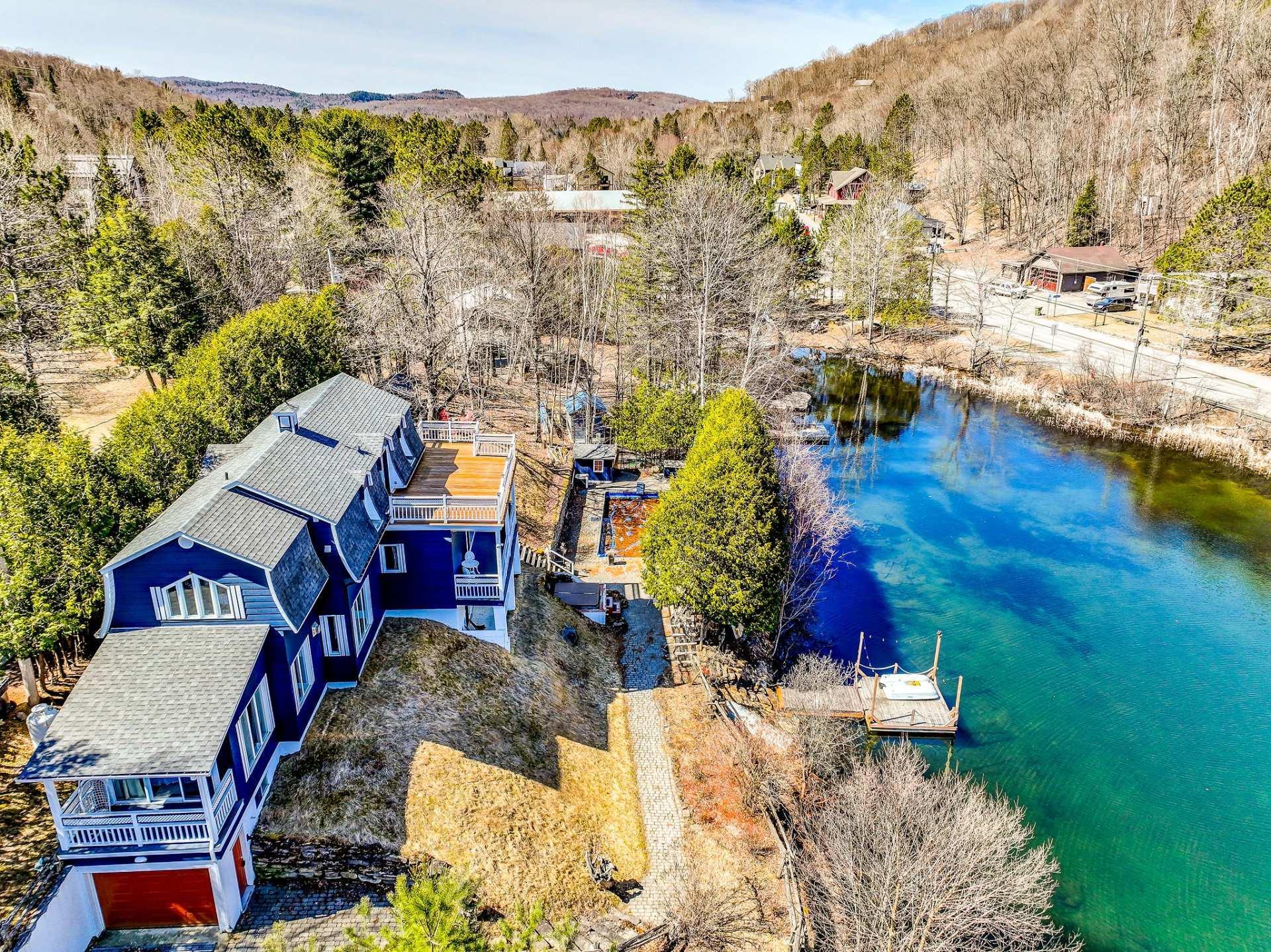 









126


Rue du Saut

,
Mont-Tremblant,




QC
J8E1K8

