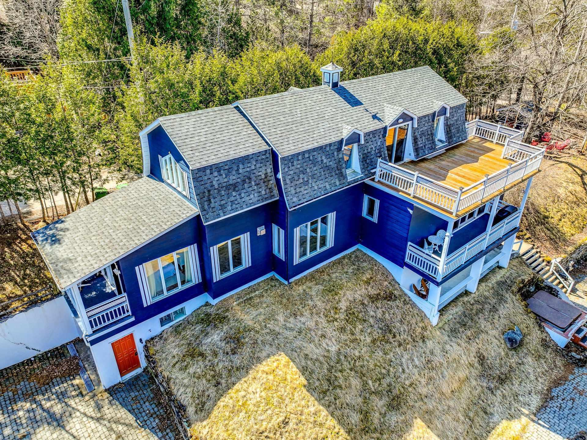 









126


Rue du Saut

,
Mont-Tremblant,




QC
J8E1K8

