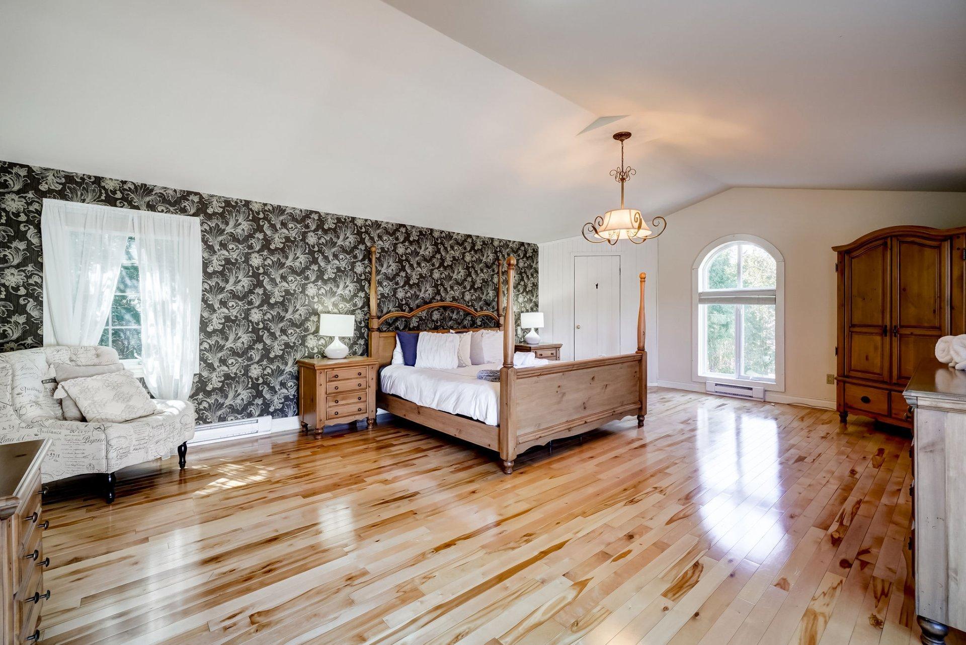 









126


Rue du Saut

,
Mont-Tremblant,




QC
J8E1K8

