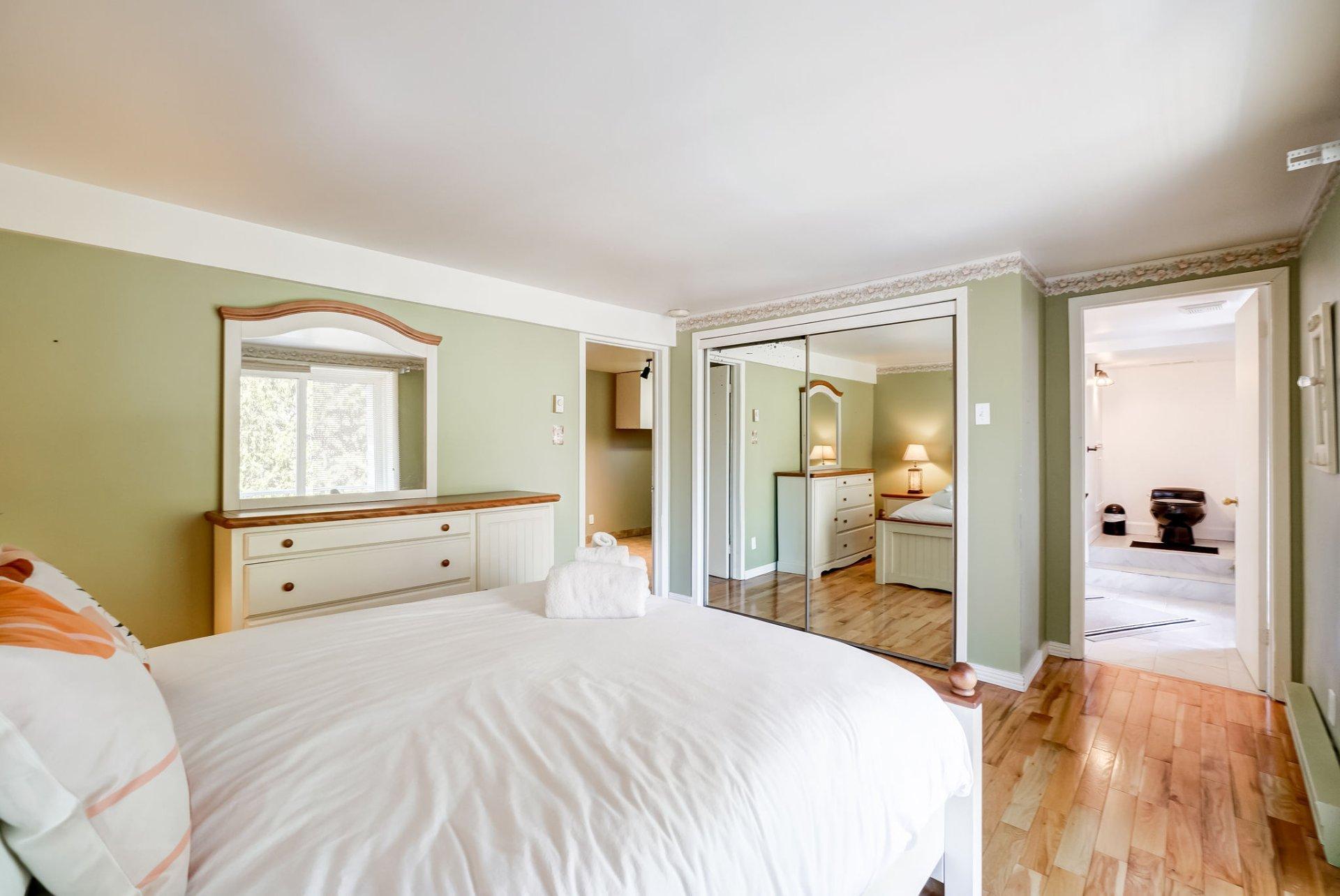 









126


Rue du Saut

,
Mont-Tremblant,




QC
J8E1K8

