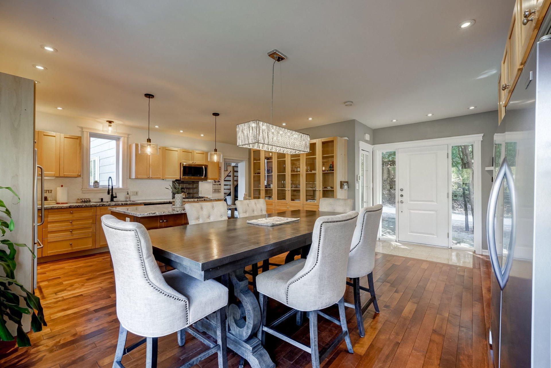 









126


Rue du Saut

,
Mont-Tremblant,




QC
J8E1K8

